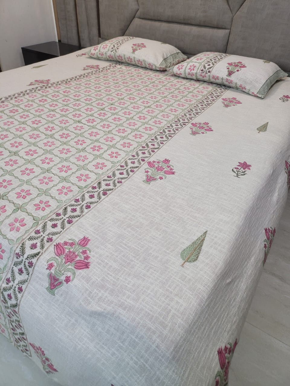 LINEN BEDCOVER WITH TWO PILLOW COVERS (King Size: 90x108 Inch)