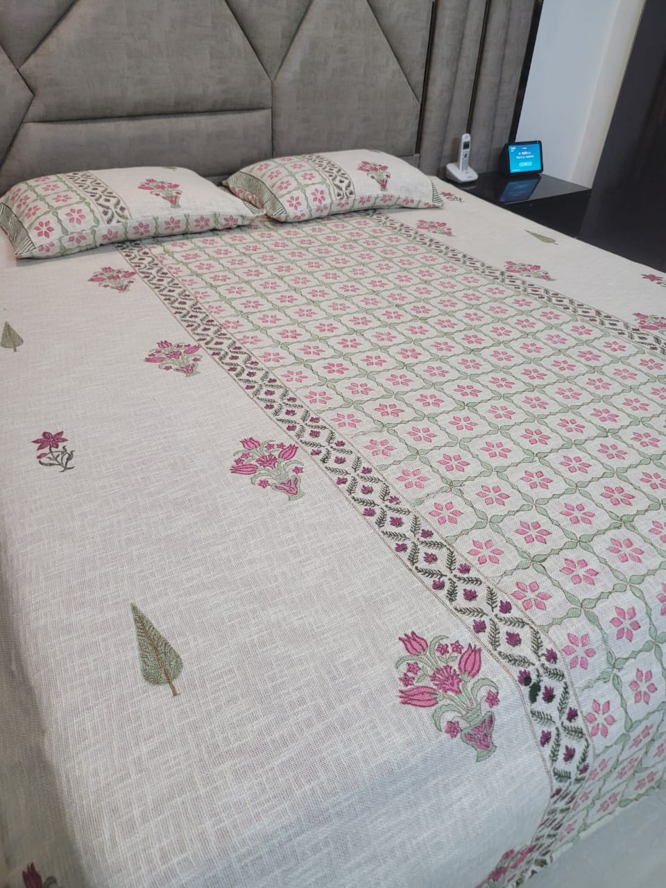 LINEN BEDCOVER WITH TWO PILLOW COVERS (King Size: 90x108 Inch)