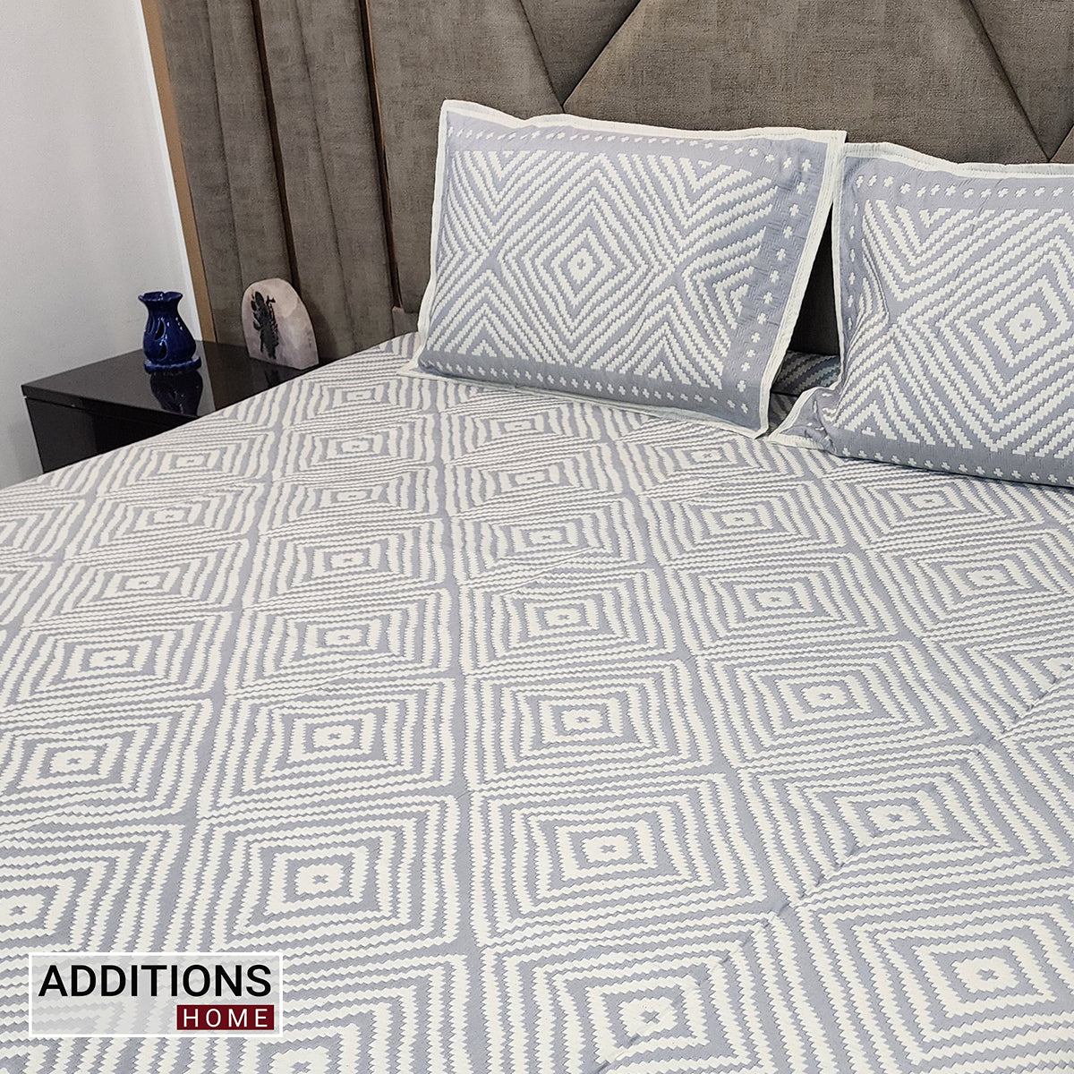 Poly Cotton fabric Bedcover 100x108 (254 cm x 274 cm) With 2 Pillow Covers set of 3