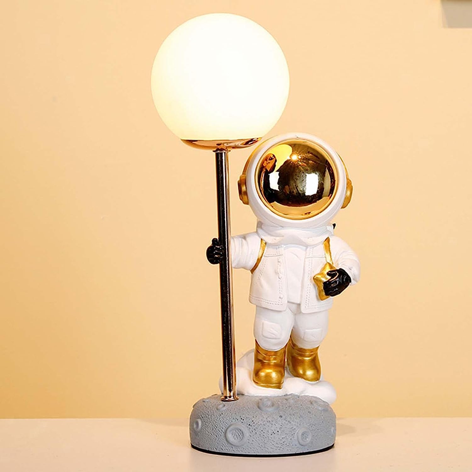 Astronaut Table USB Lamp/Spaceman Bedroom Bedside Light (Golden)