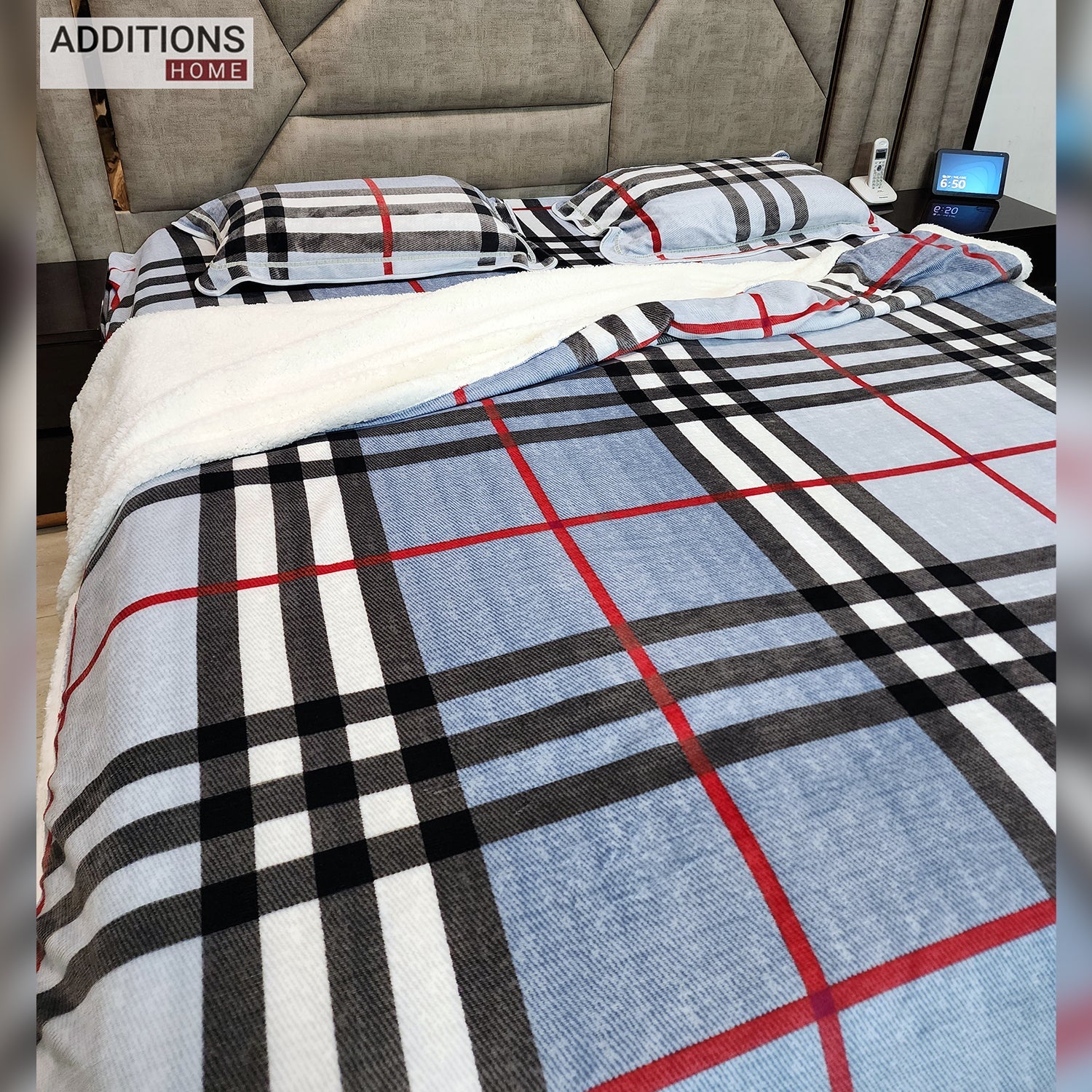 Printed Winter Warm Blanket with Sherpa Back Double Bed 220 x 240 CM, With Matching Bedsheet, And Pillow Covers, Set of 4