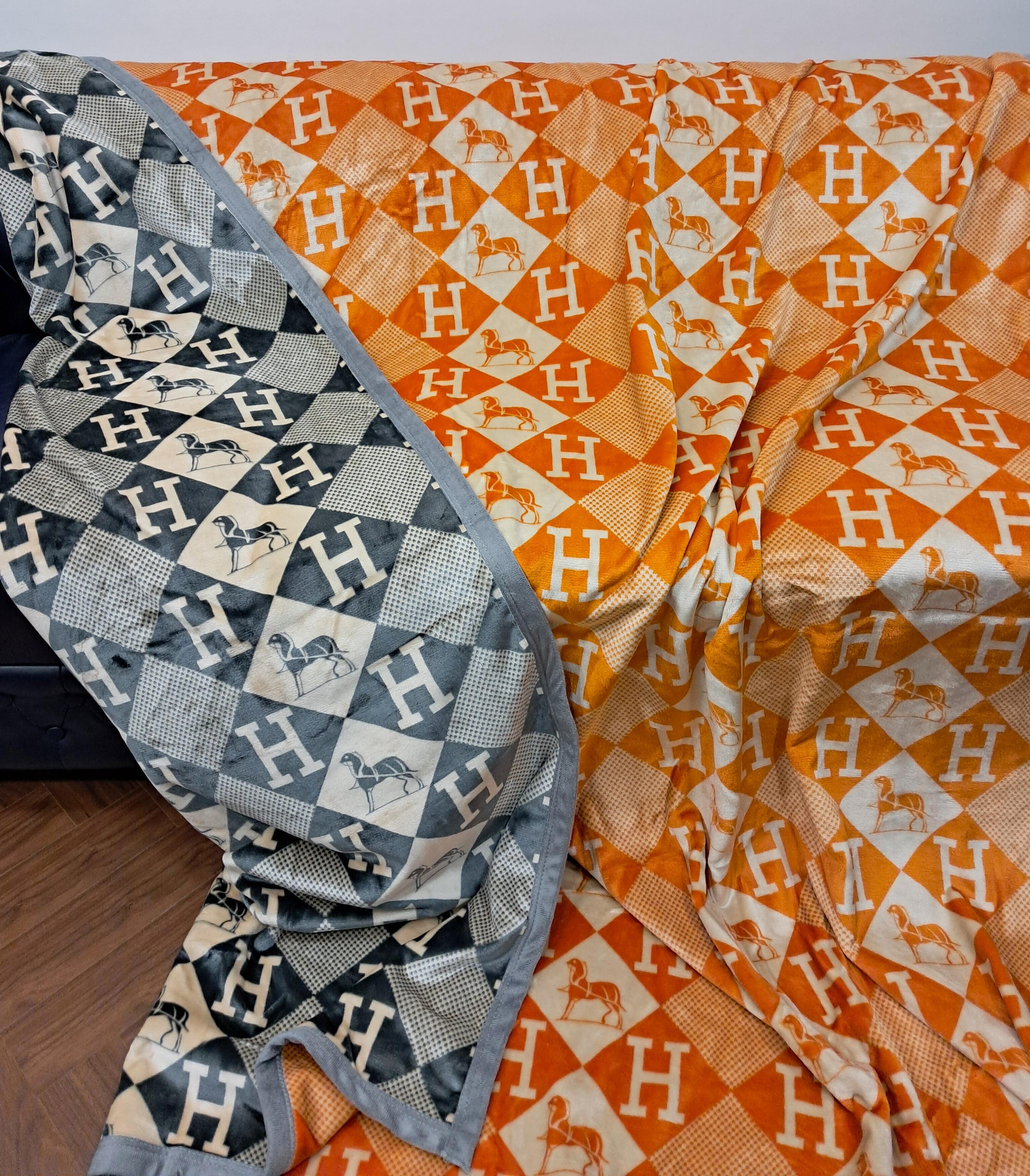 New Luxury Designer Full Reversible Blanket Perfect For Grandeur Home Décor