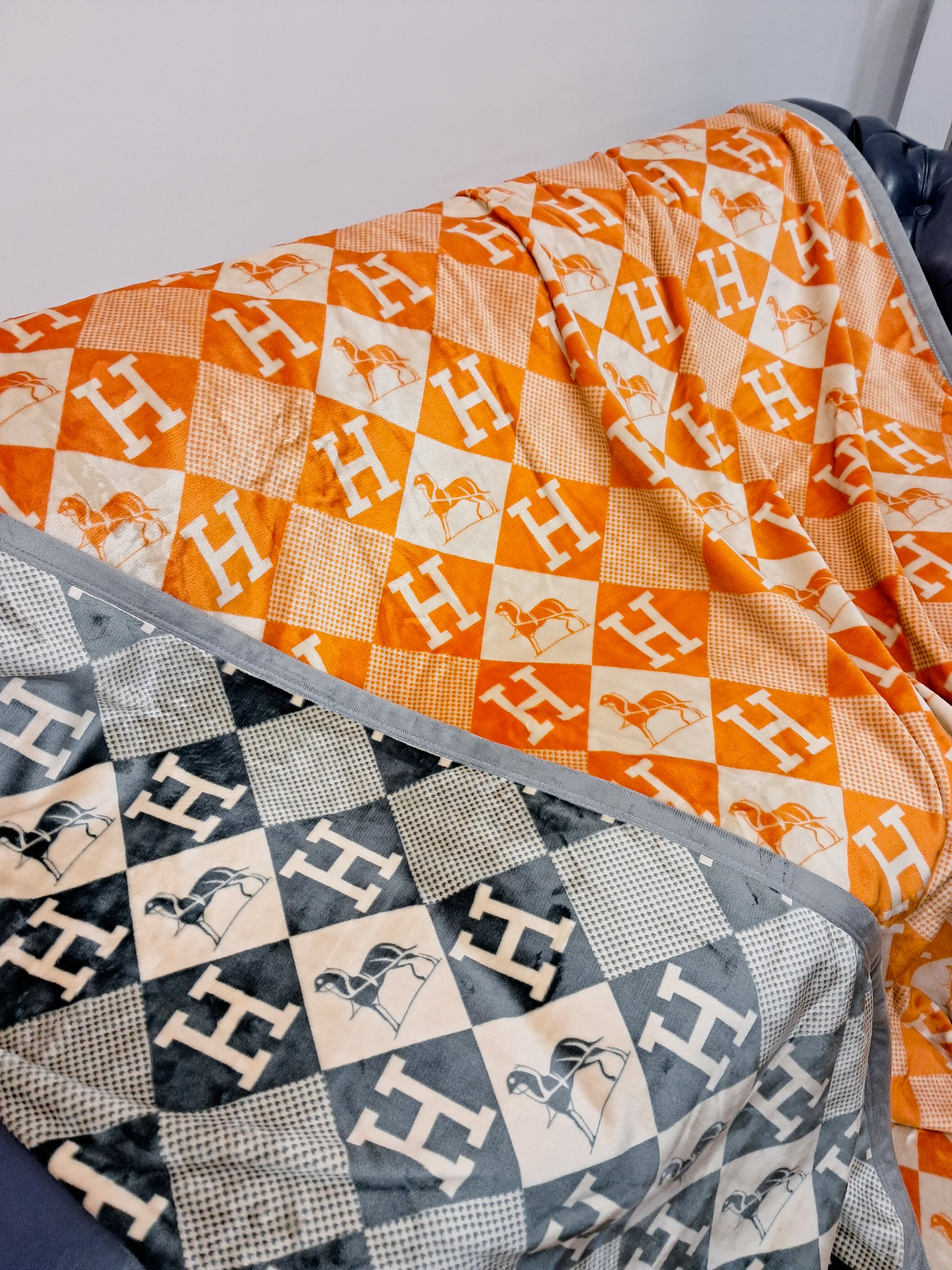 New Luxury Designer Full Reversible Blanket Perfect For Grandeur Home Décor