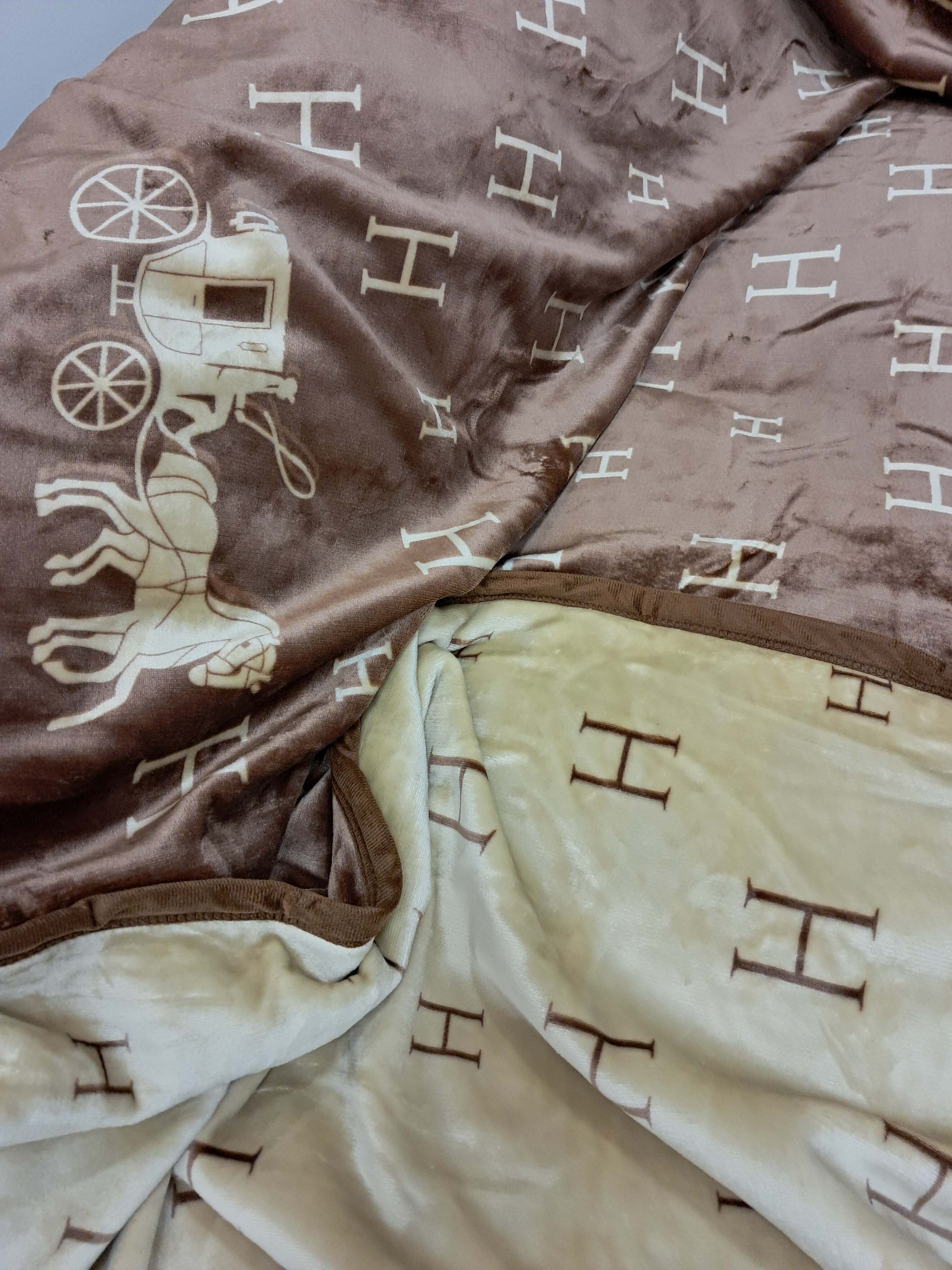 New Luxury Designer Full Reversible Blanket Perfect For Grandeur Home Décor