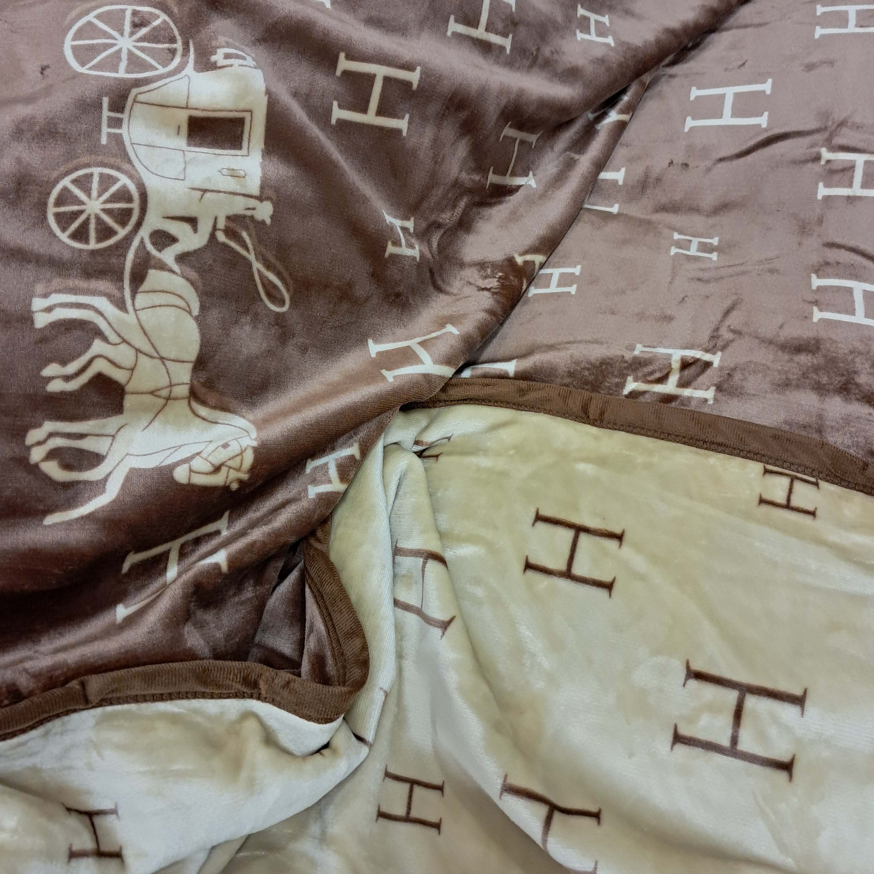 New Luxury Designer Full Reversible Blanket Perfect For Grandeur Home Décor