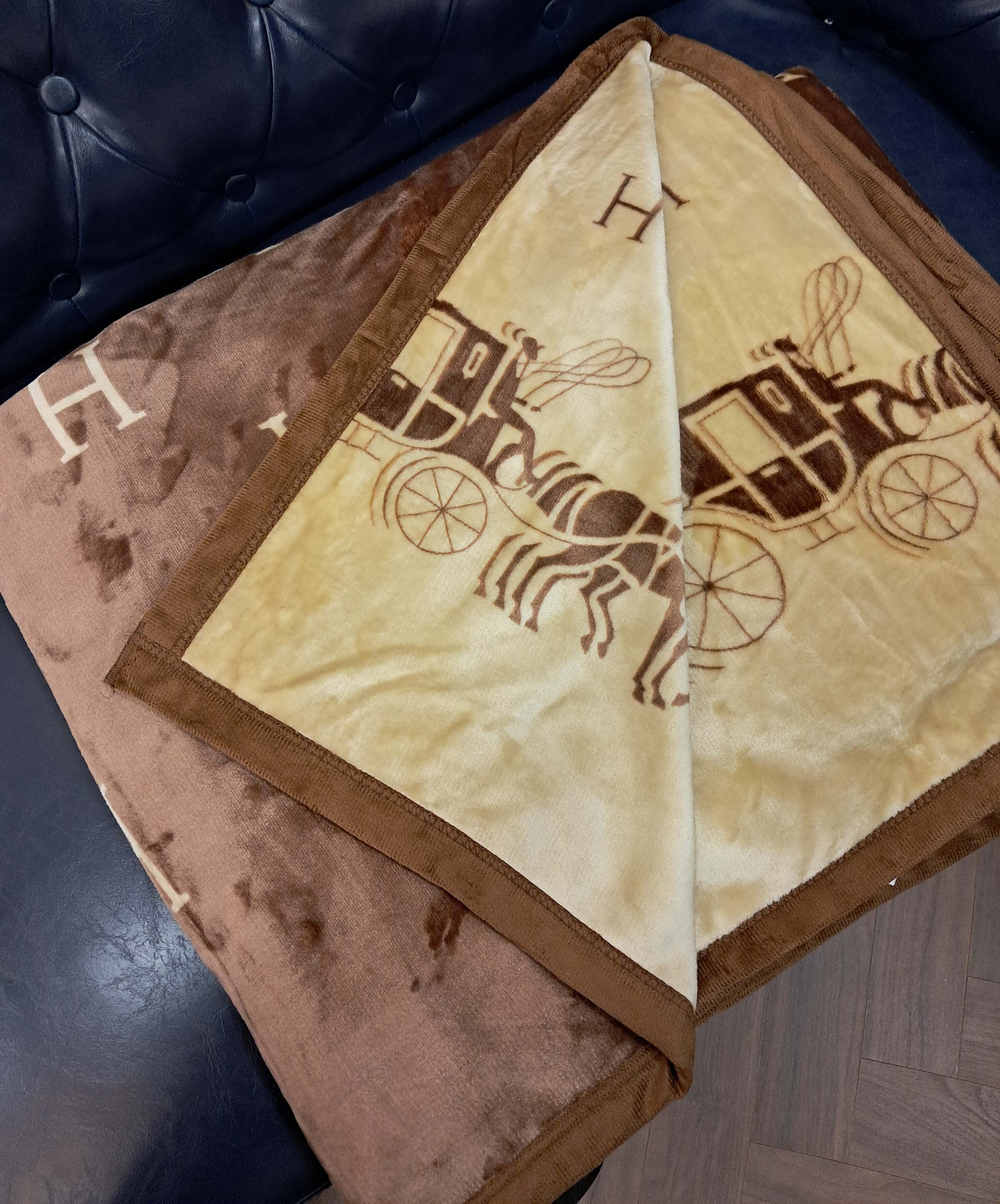 New Luxury Designer Full Reversible Blanket Perfect For Grandeur Home Décor