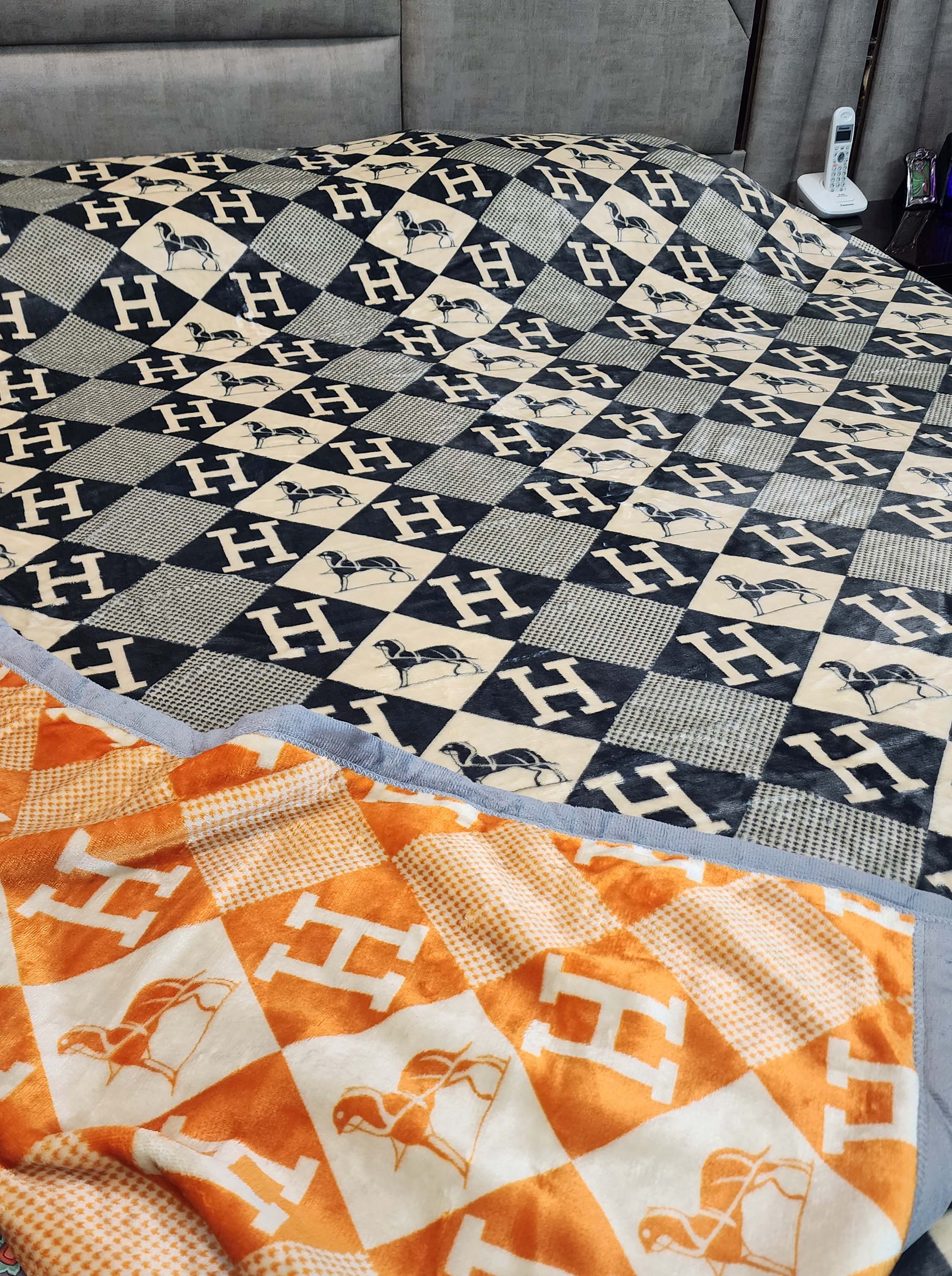 New Luxury Designer Full Reversible Blanket Perfect For Grandeur Home Décor