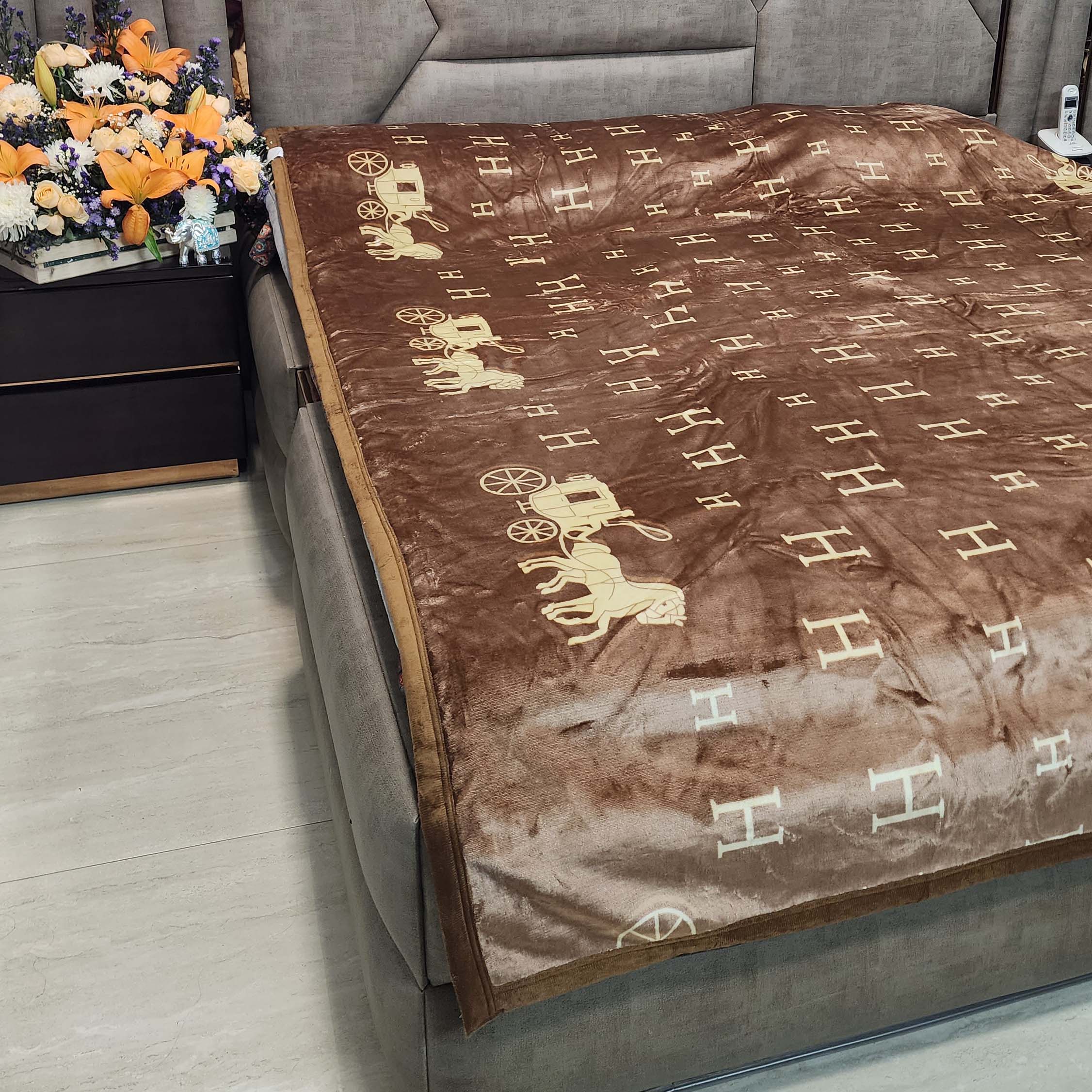 New Luxury Designer Full Reversible Blanket Perfect For Grandeur Home Décor