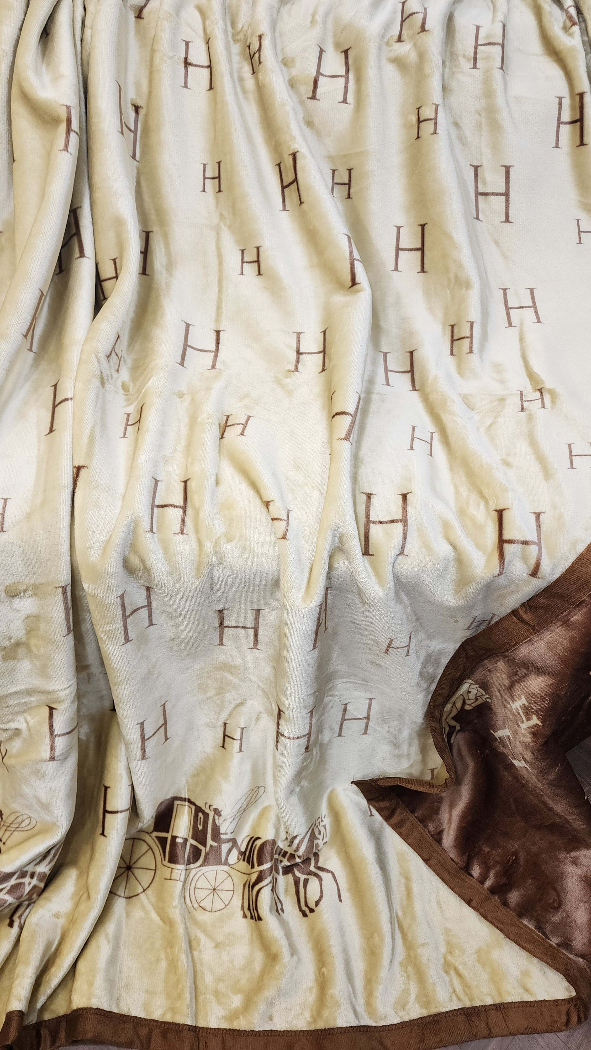 New Luxury Designer Full Reversible Blanket Perfect For Grandeur Home Décor