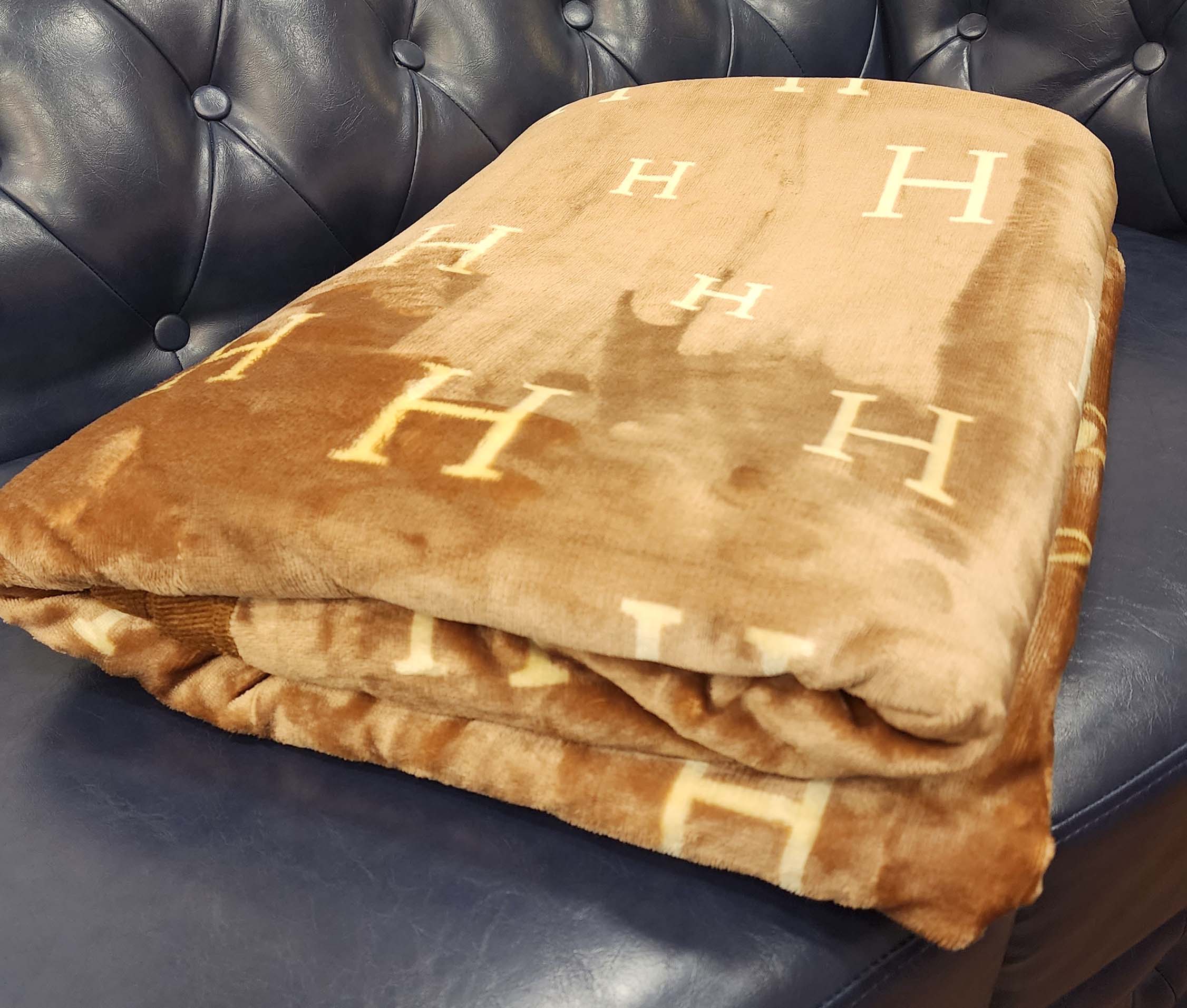 New Luxury Designer Full Reversible Blanket Perfect For Grandeur Home Décor