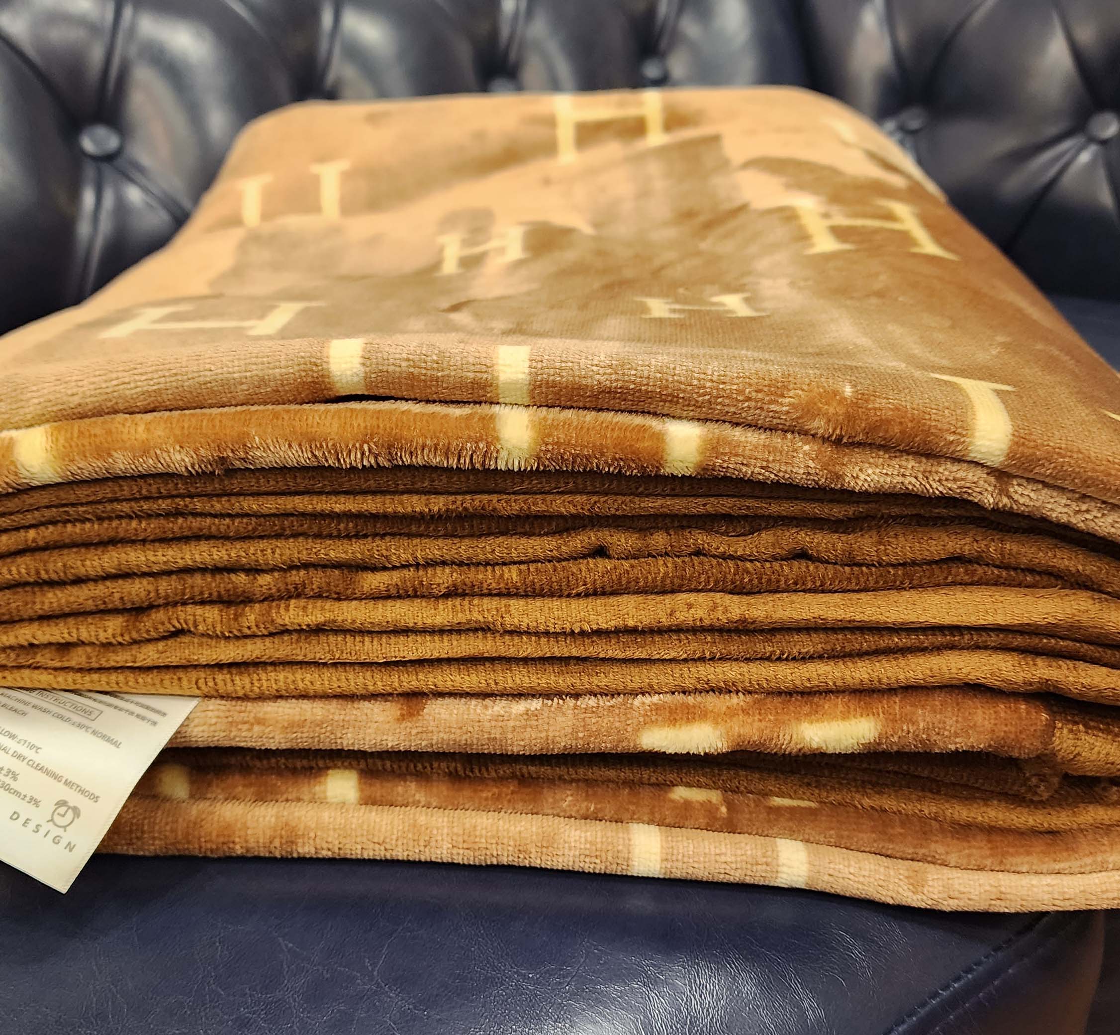 New Luxury Designer Full Reversible Blanket Perfect For Grandeur Home Décor