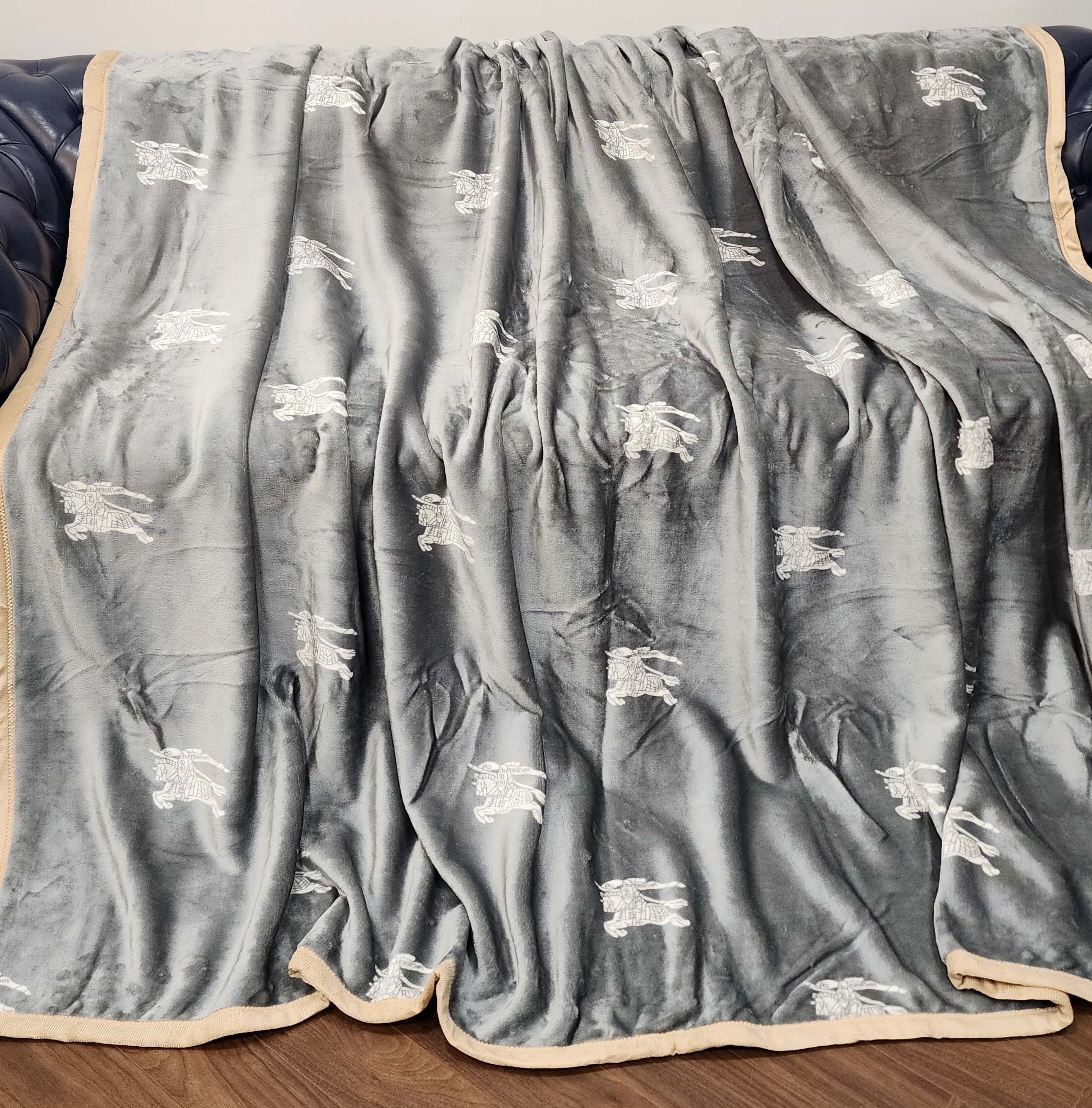 New Luxury Designer Full Reversible Blanket Perfect For Grandeur Home Décor