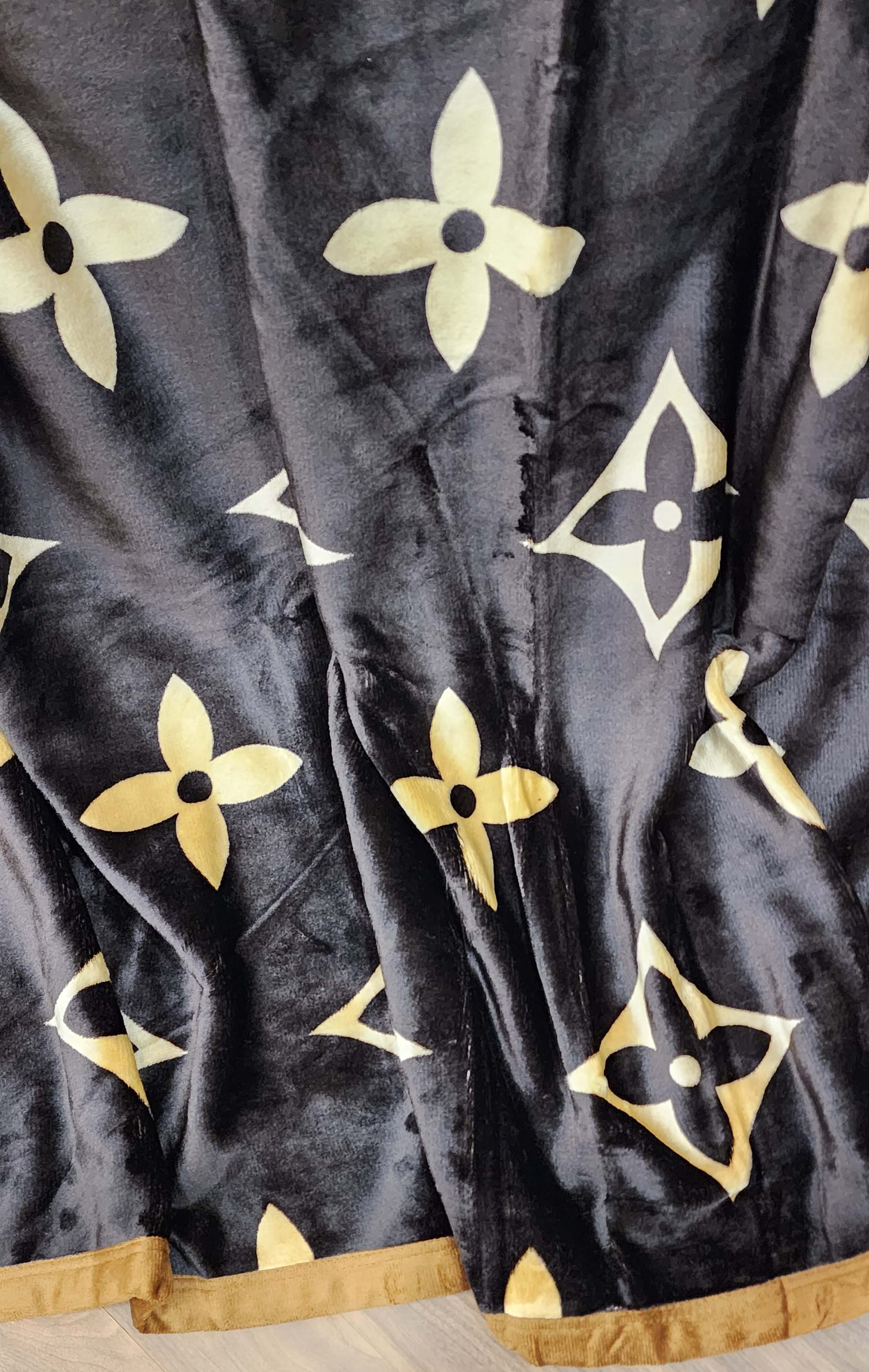 New Luxury Designer Full Reversible Blanket Perfect For Grandeur Home Décor