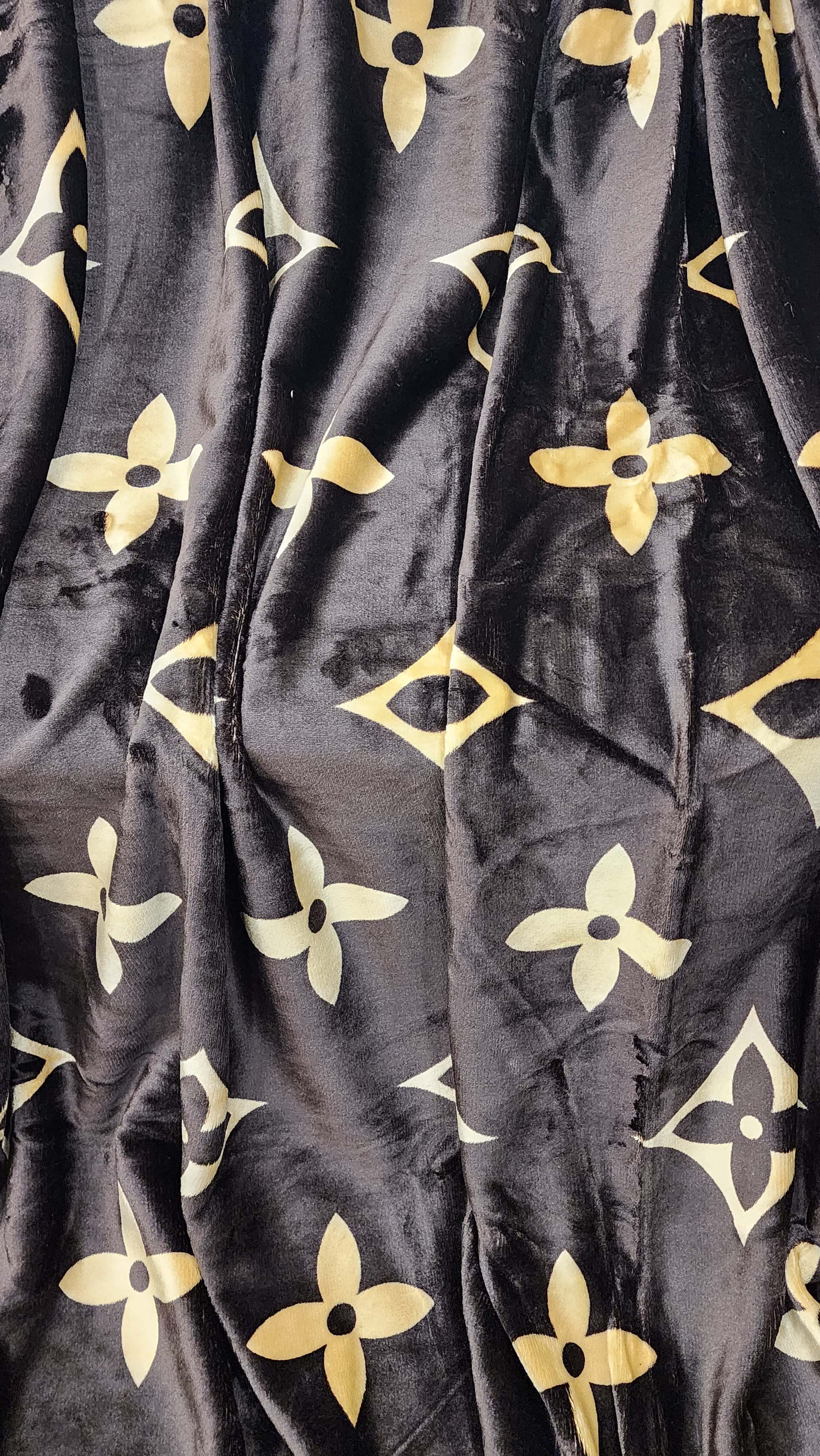 New Luxury Designer Full Reversible Blanket Perfect For Grandeur Home Décor