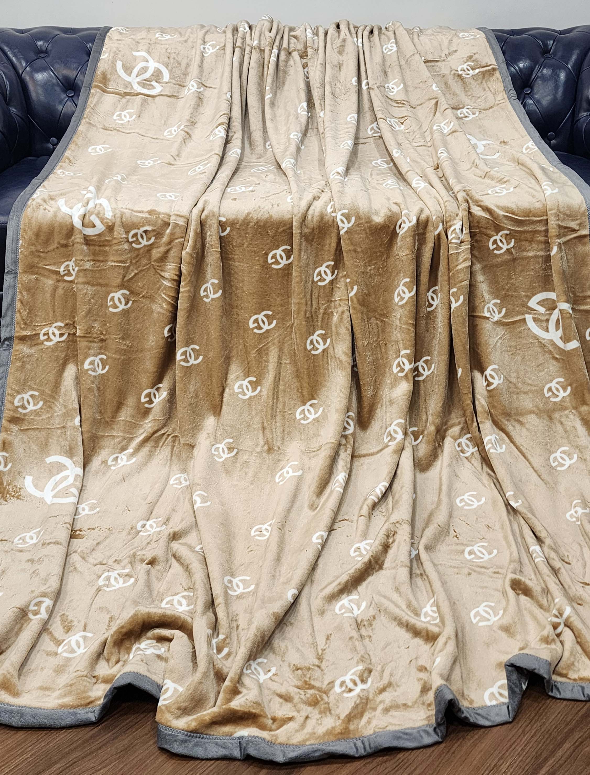 New Luxury Designer Full Reversible Blanket Perfect For Grandeur Home Décor