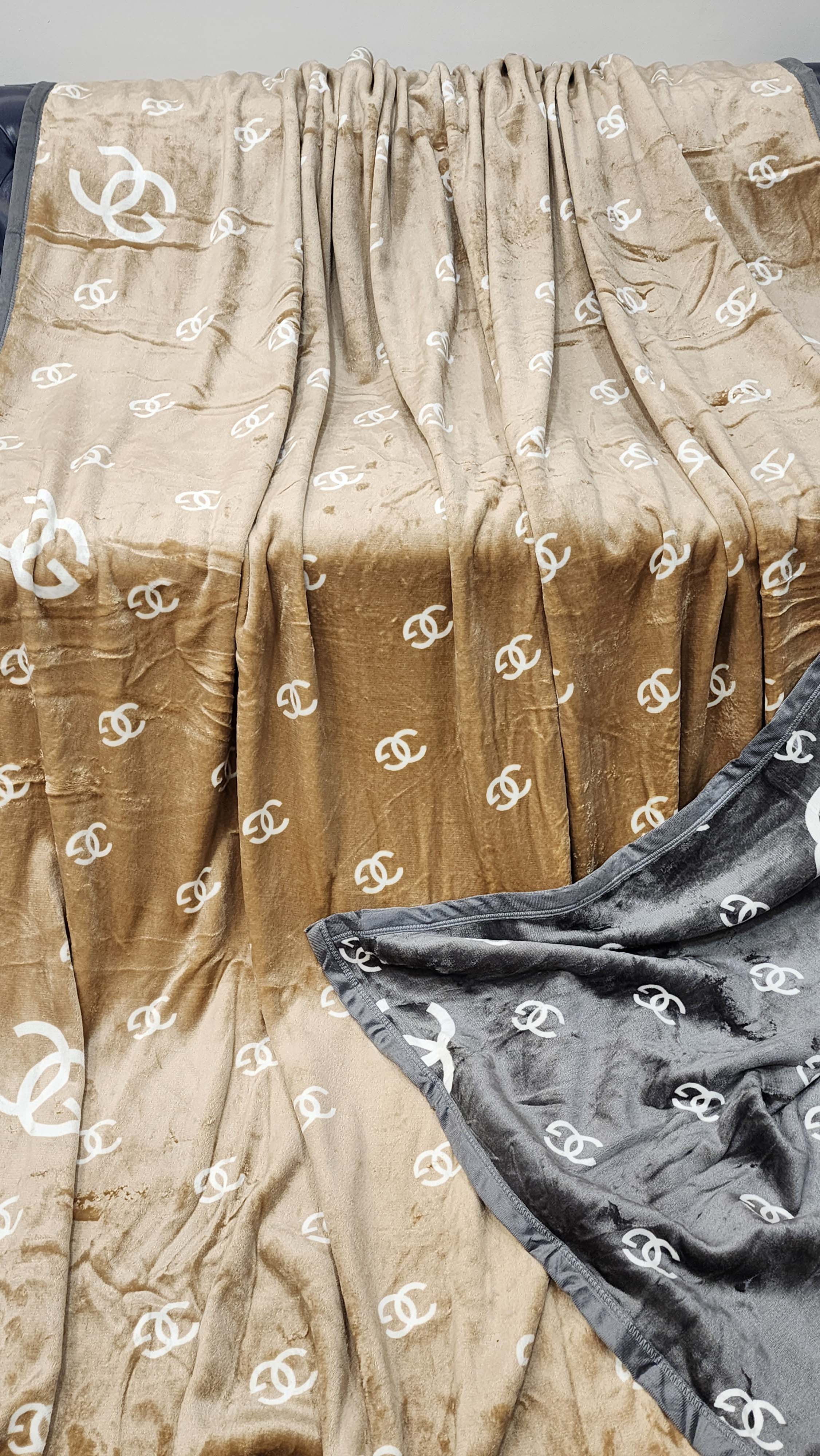 New Luxury Designer Full Reversible Blanket Perfect For Grandeur Home Décor