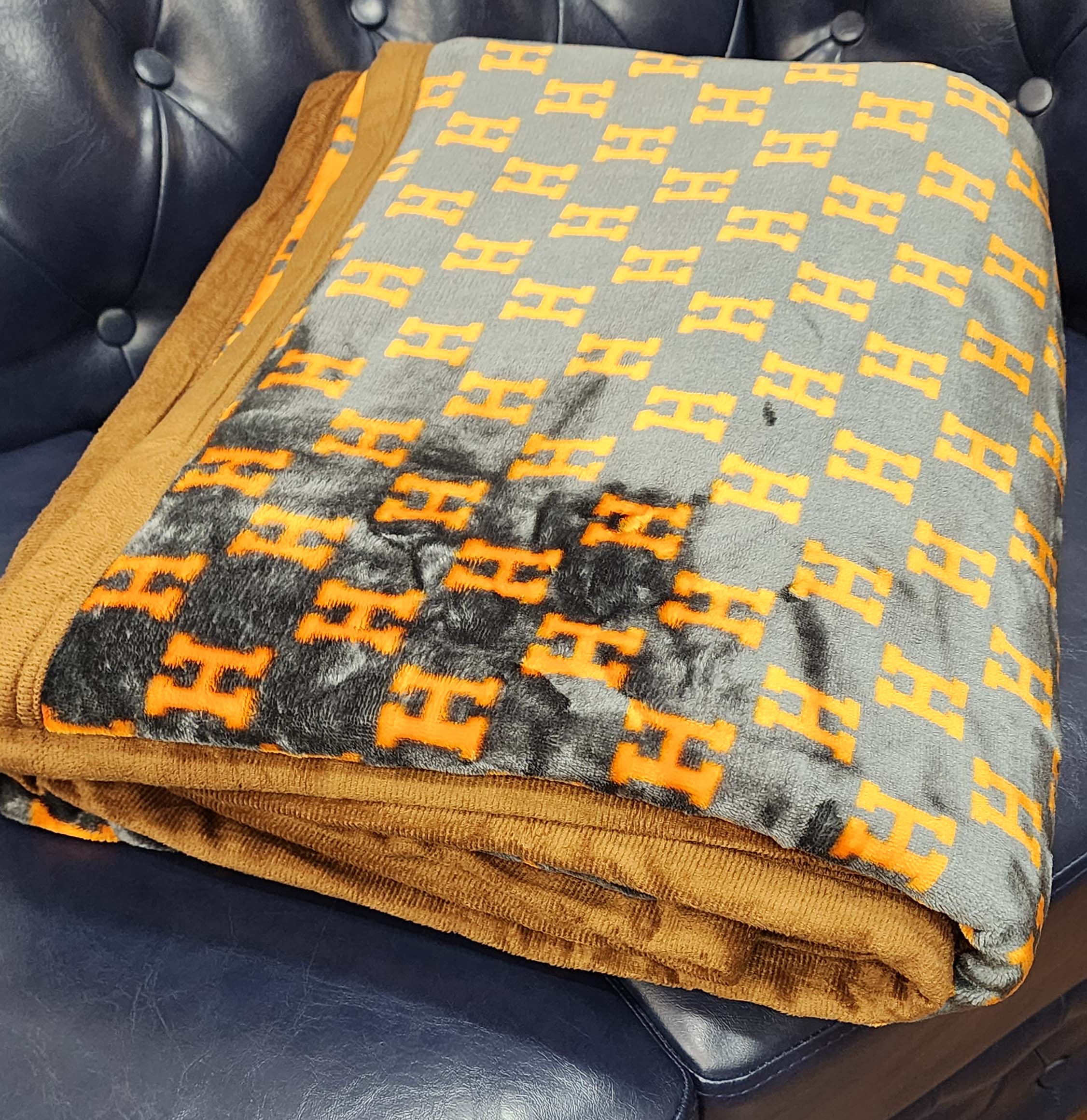 New Luxury Designer Full Reversible Blanket Perfect For Grandeur Home Décor