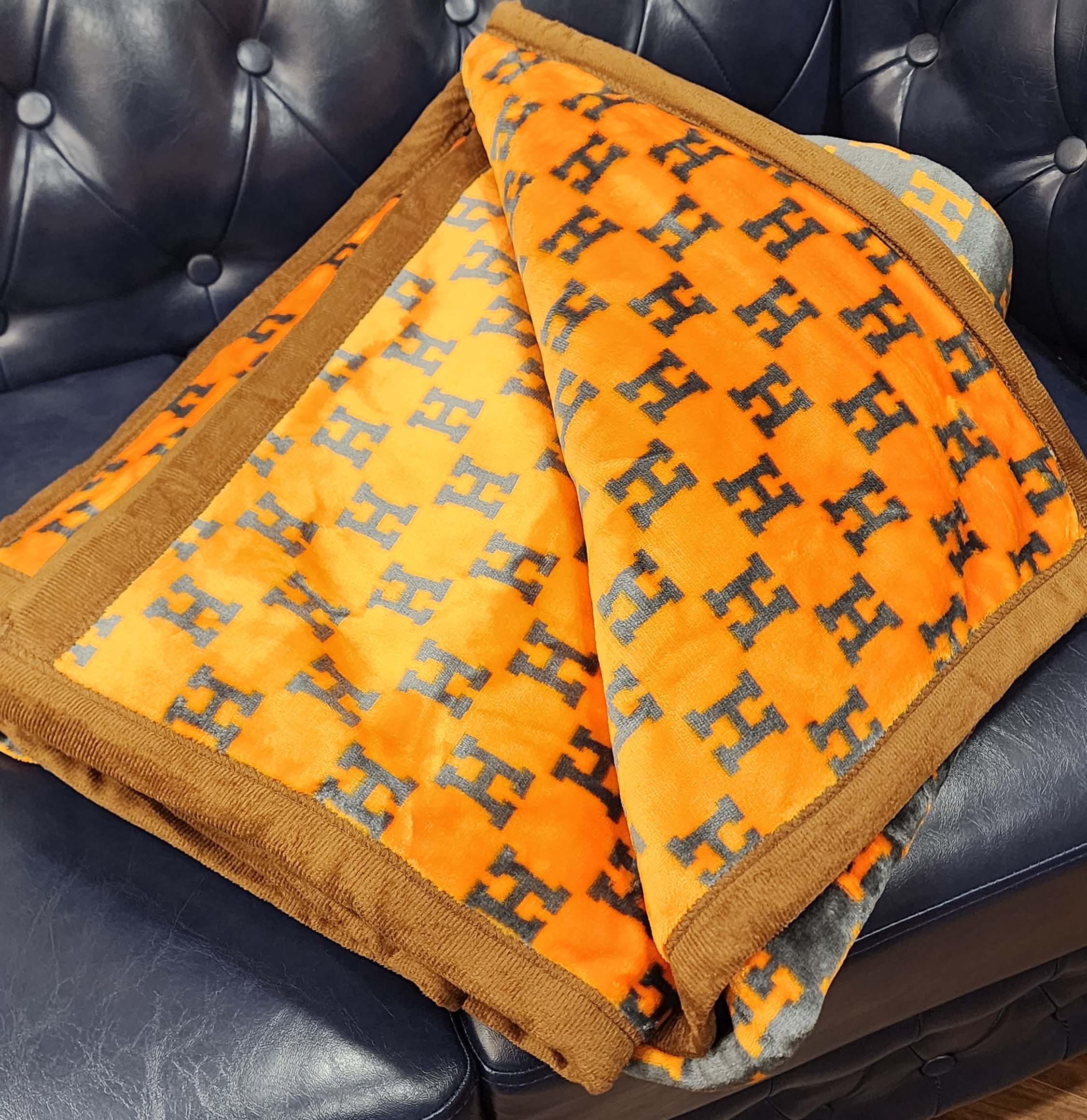 New Luxury Designer Full Reversible Blanket Perfect For Grandeur Home Décor