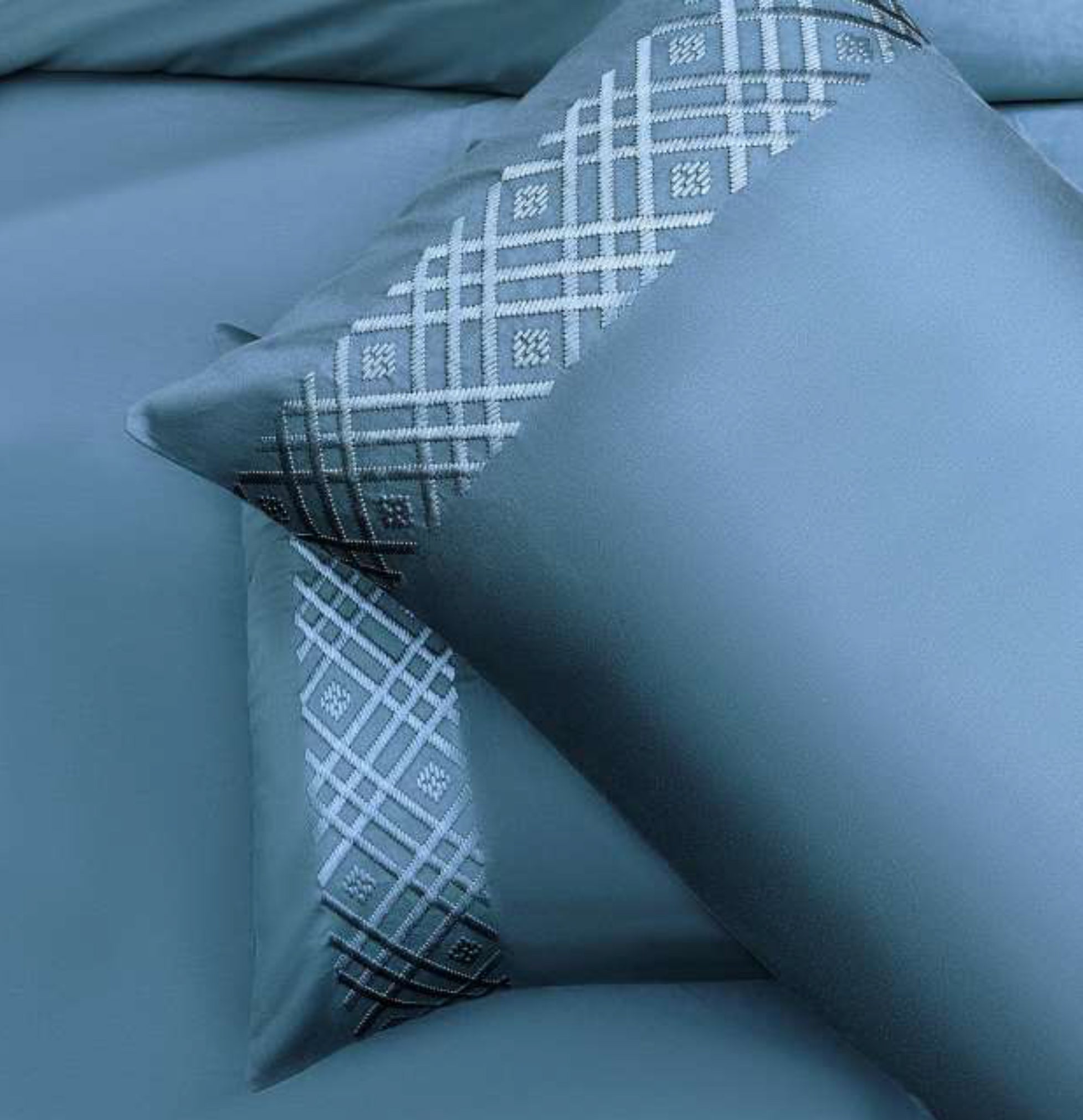 100% Cotton Urban Designer Embroidered 400 TC King Size Double Bedsheet - 275 X 275 CM with 2 Pillow Covers - 3 Pcs Set