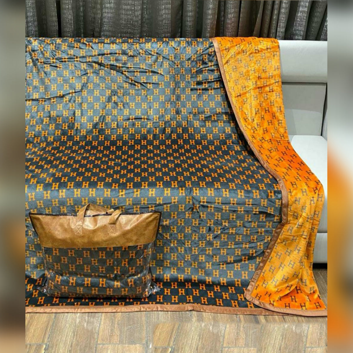 New Luxury Designer Full Reversible Blanket Perfect For Grandeur Home Décor