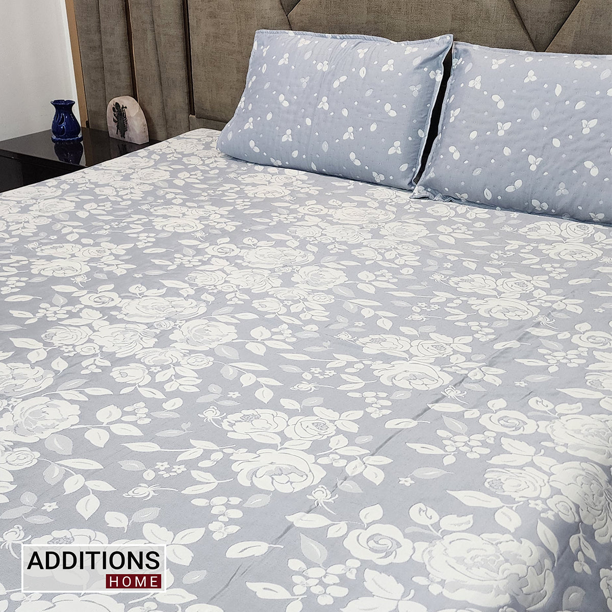 Poly Cotton fabric Bedcover 100x108 (254 cm x 274 cm) With 2 Pillow Covers set of 3
