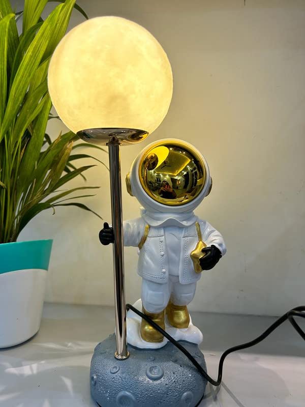 Astronaut Table USB Lamp/Spaceman Bedroom Bedside Light (Golden)
