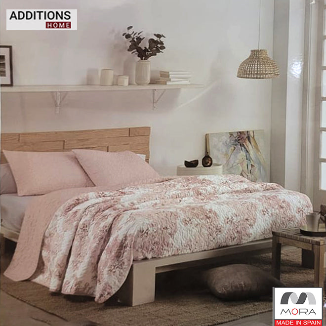 Classic reversible quilted Mora bedcover. Made in Spain, 235 × 270 cm