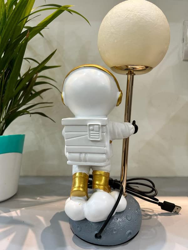 Astronaut Table USB Lamp/Spaceman Bedroom Bedside Light (Golden)