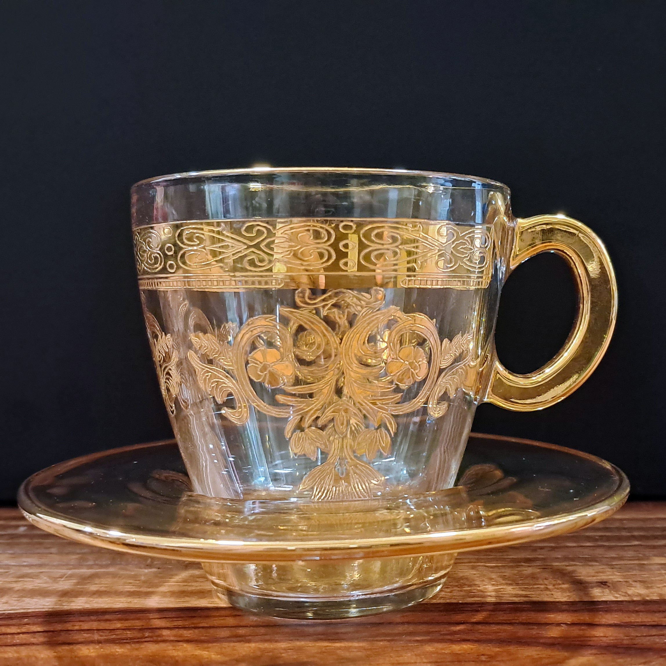 Elegant Gold Cup and Plate Set of 6 (limited edition)