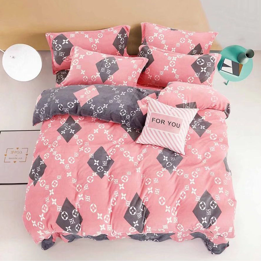 Premium Velveteen designer King Size Warm Bedsheet - 255CM X 275 CM with 2 Pillow Covers - 3 Pcs Set