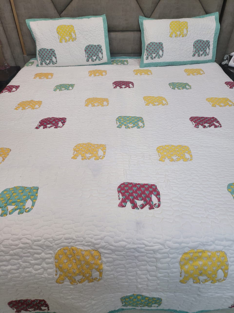 Quilted Bedspread/Coverlet/Bed Cover with 2 Pillow Covers (King Size: 90x108 Inch)