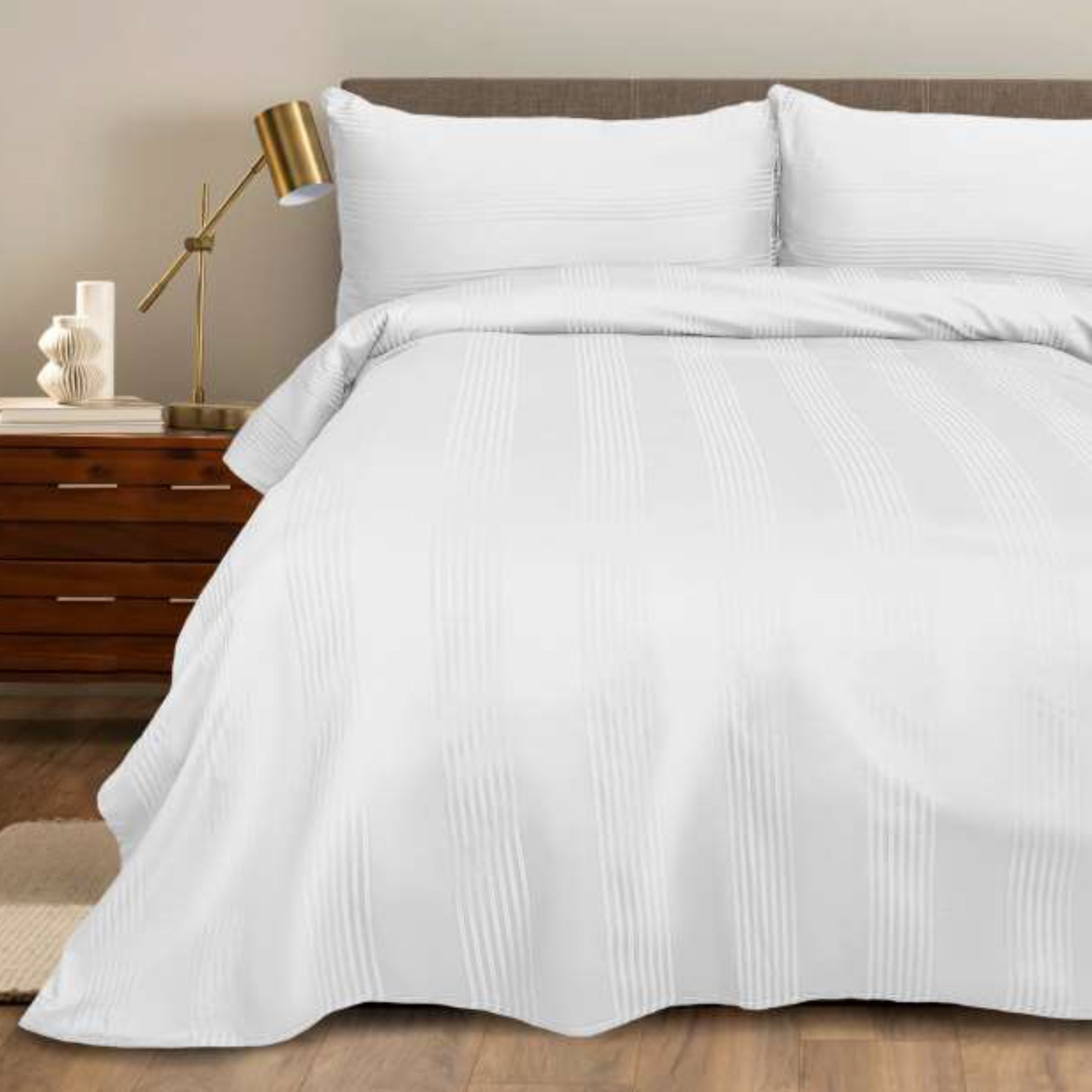 Egyptian Cotton With Beautiful Jaquard Stripes 350 TC King Size Double Bedsheet - 270 X 270 CM with 2 Pillow Covers - 3 Pcs Set