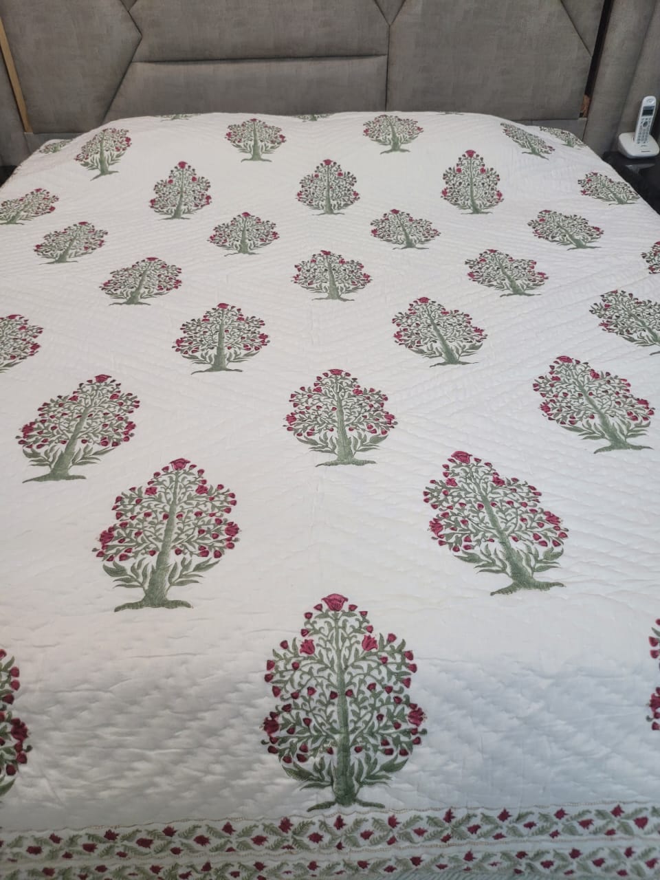 Quilt Bedspread/Coverlet/Bed Cover (King Size: 90x108 Inch)