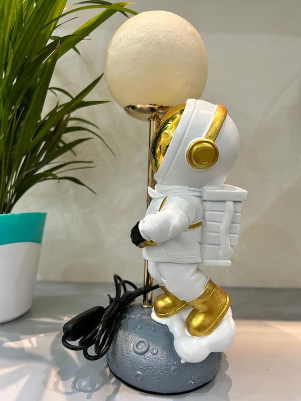 Astronaut Table USB Lamp/Spaceman Bedroom Bedside Light (Golden)