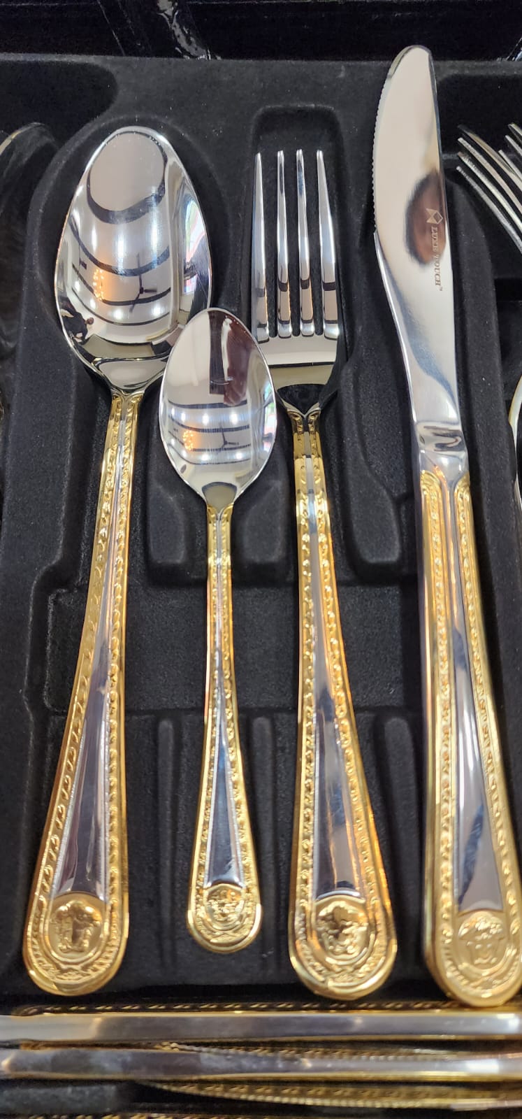 72 Pcs Cutlery Set Stainless Steel Flatware Set with Golden Chrome Plating.