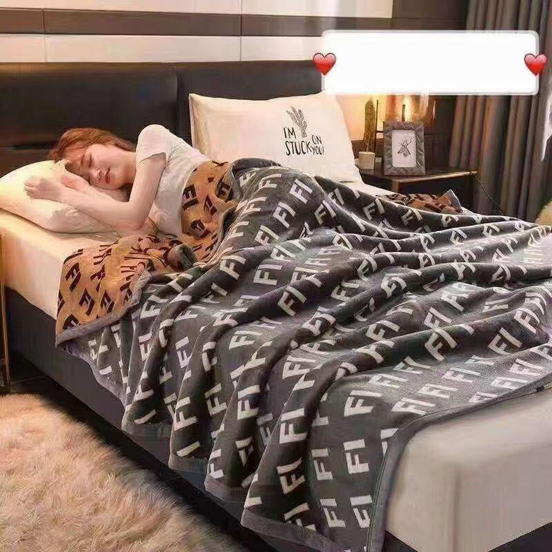 New Luxury Designer Full Reversible Blanket Perfect For Grandeur Home Décor