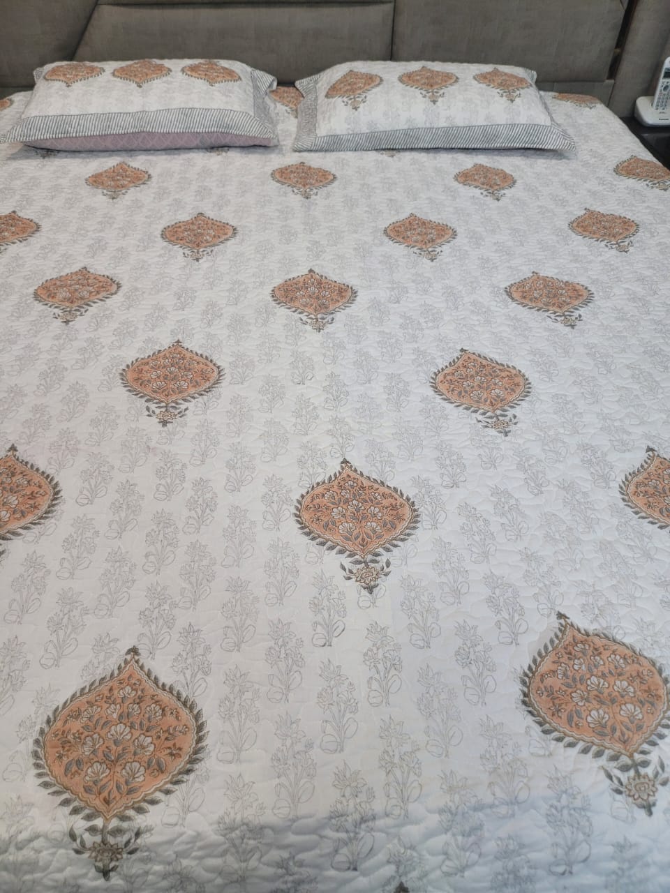Quilted Bedspread/Coverlet/Bed Cover with 2 Pillow Covers (King Size: 90x108 Inch)