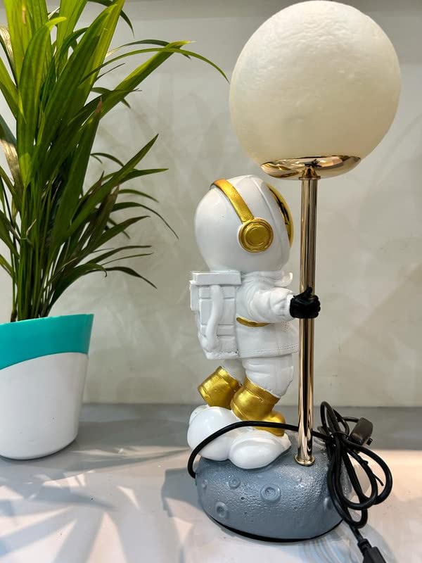 Astronaut Table USB Lamp/Spaceman Bedroom Bedside Light (Golden)