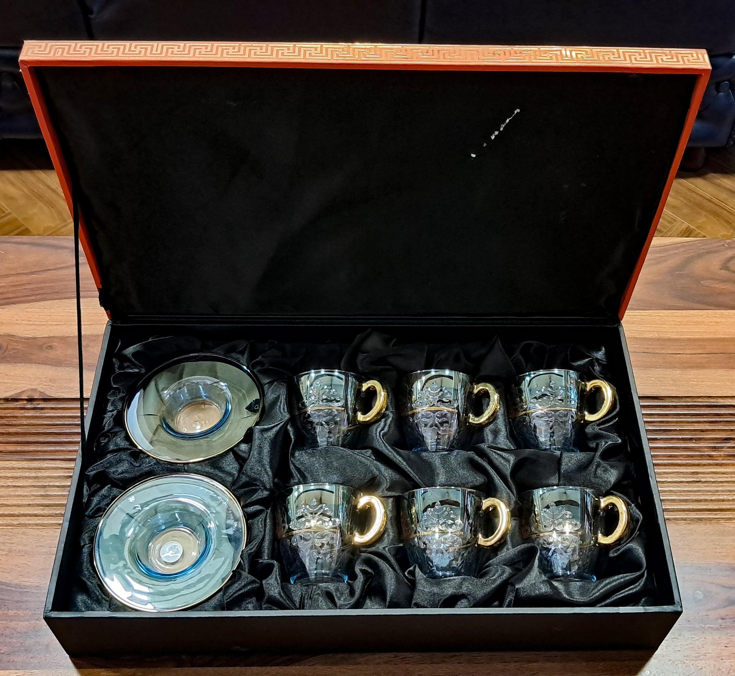 Elegant Gold Cup and Plate Set of 6 (limited edition)