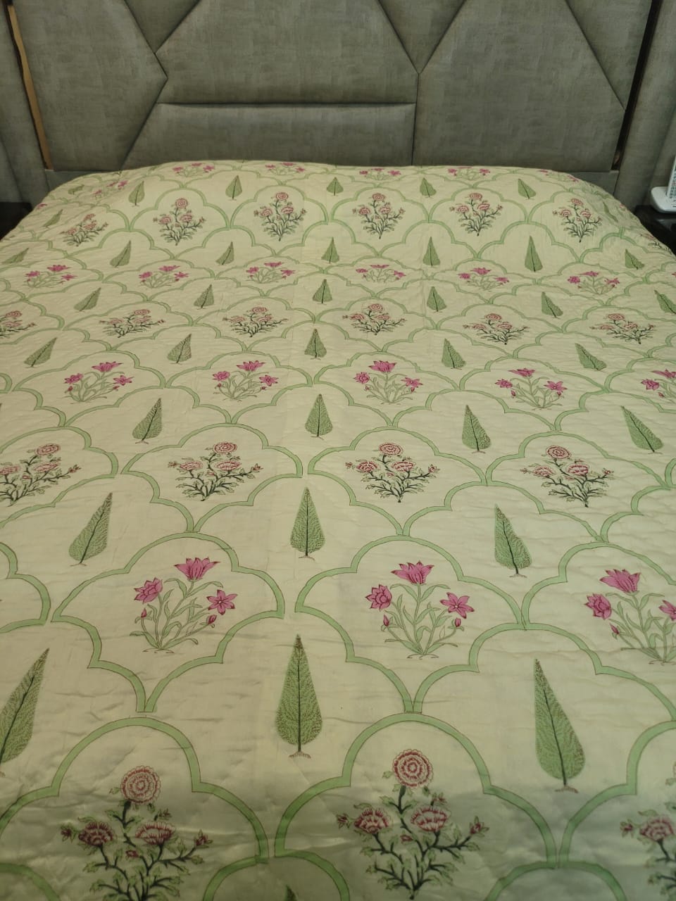 Quilt Bedspread/Coverlet/Bed Cover (King Size: 90x108 Inch)