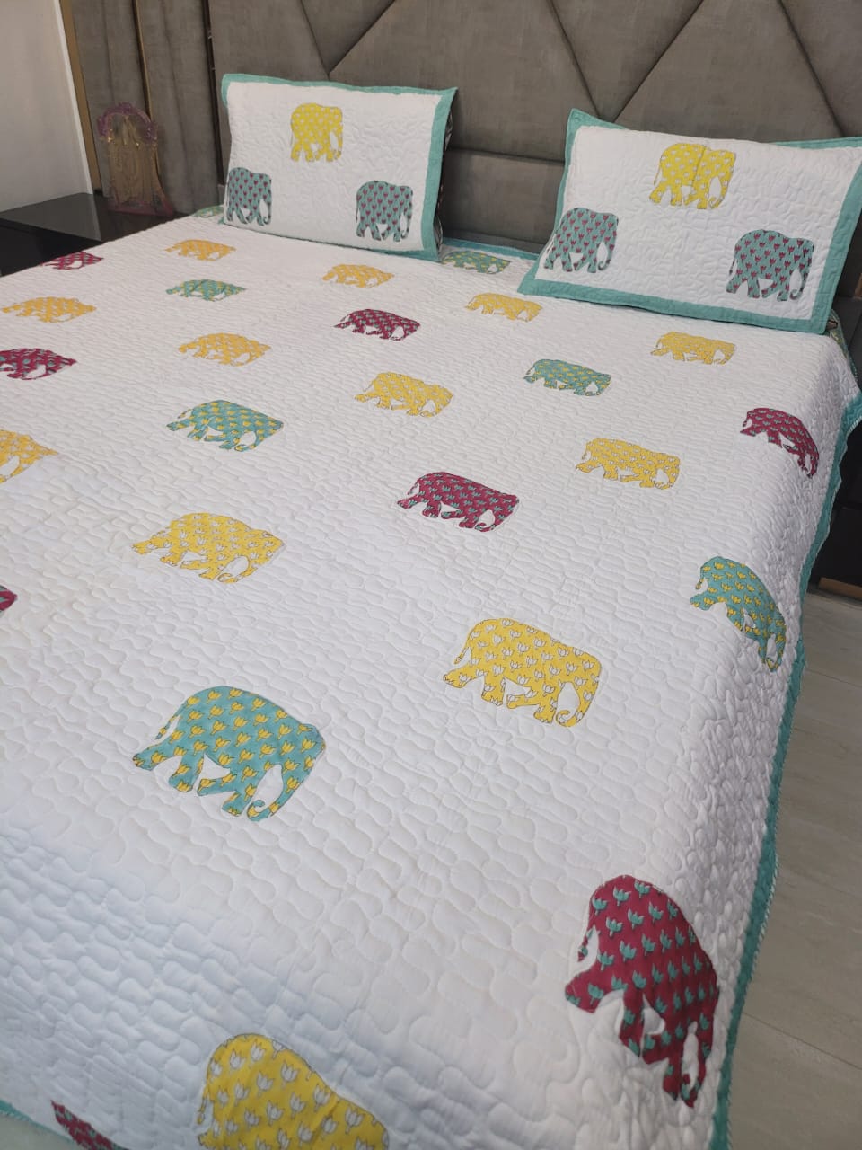 Quilted Bedspread/Coverlet/Bed Cover with 2 Pillow Covers (King Size: 90x108 Inch)