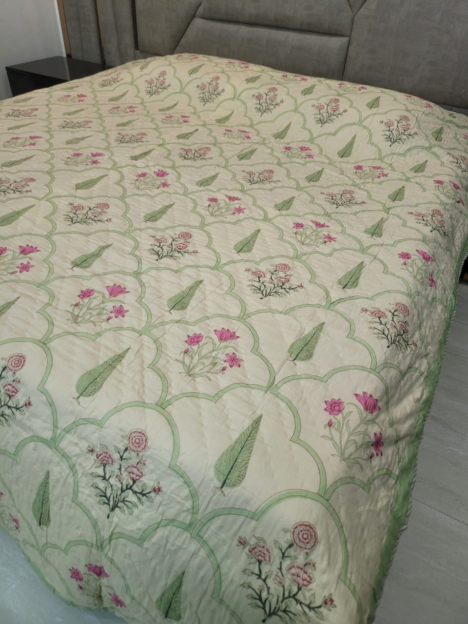 Quilt Bedspread/Coverlet/Bed Cover (King Size: 90x108 Inch)
