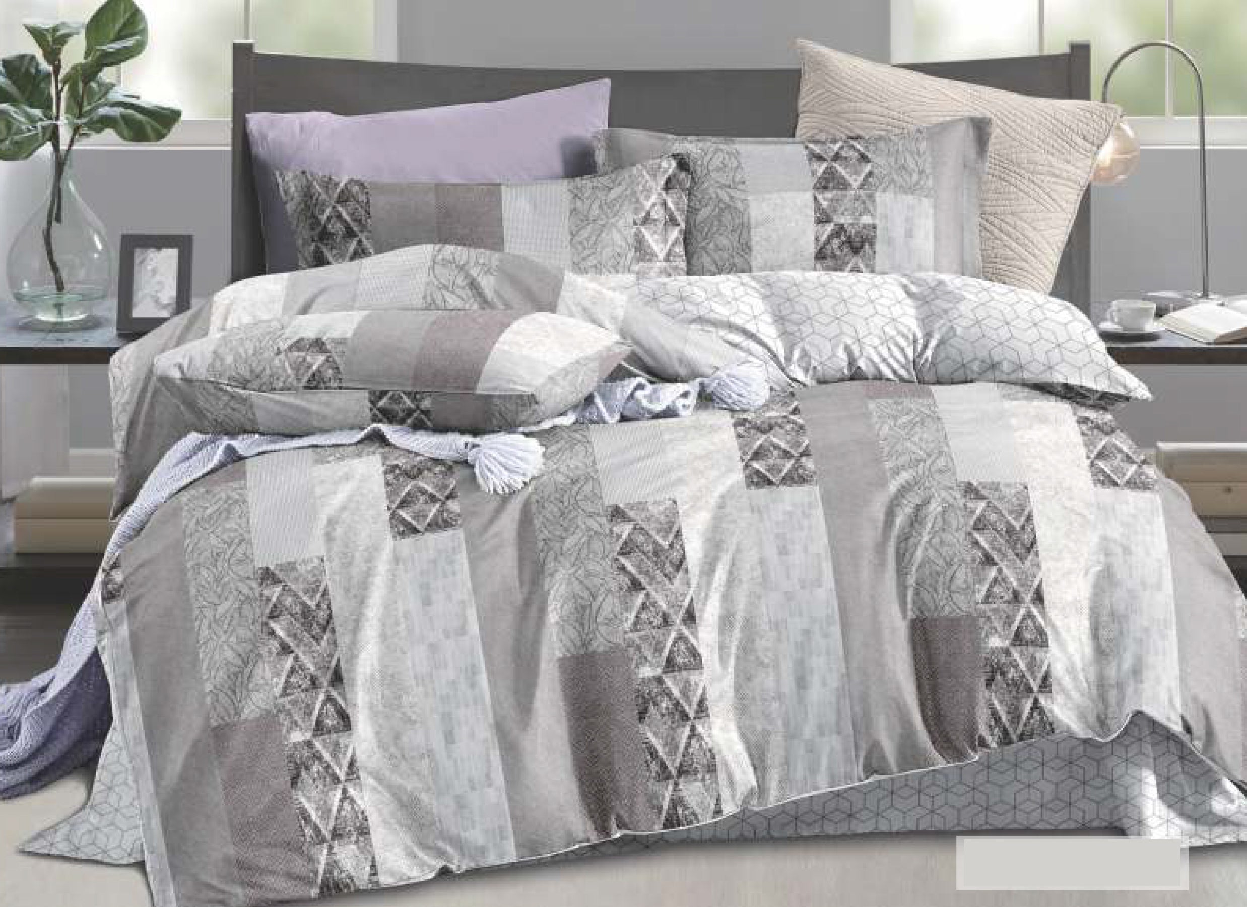 Spread Spain 220 TC Micro Fiber Super King Size Bedsheet - 108" X 108"