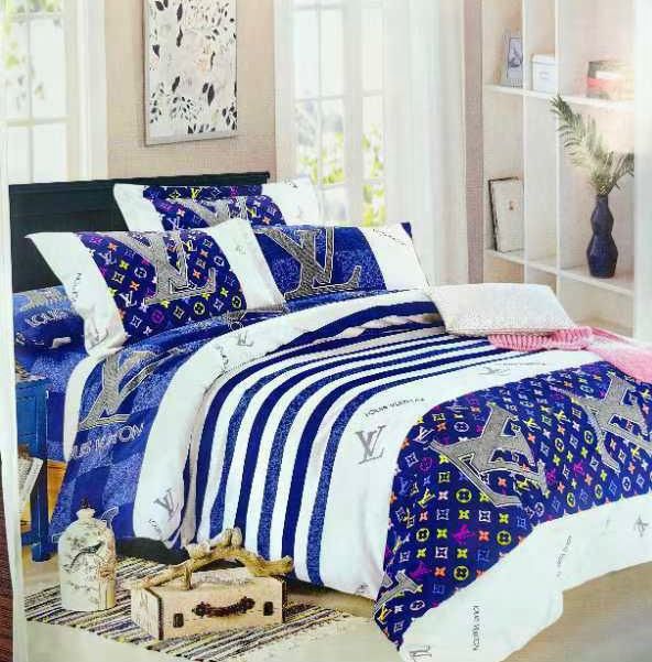 4 PCS Duvet Set With Matching King Size Double Bedsheet - 275 X 275 CM with 2 Pillow Covers