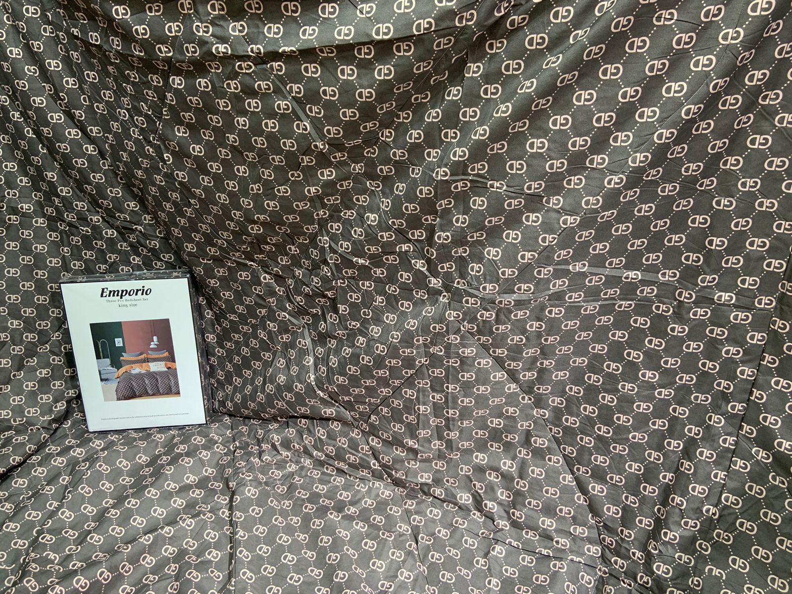 4 PCS Comforter With Matching King Size Double Bedsheet - 275 X 275 CM with 2 Pillow Covers