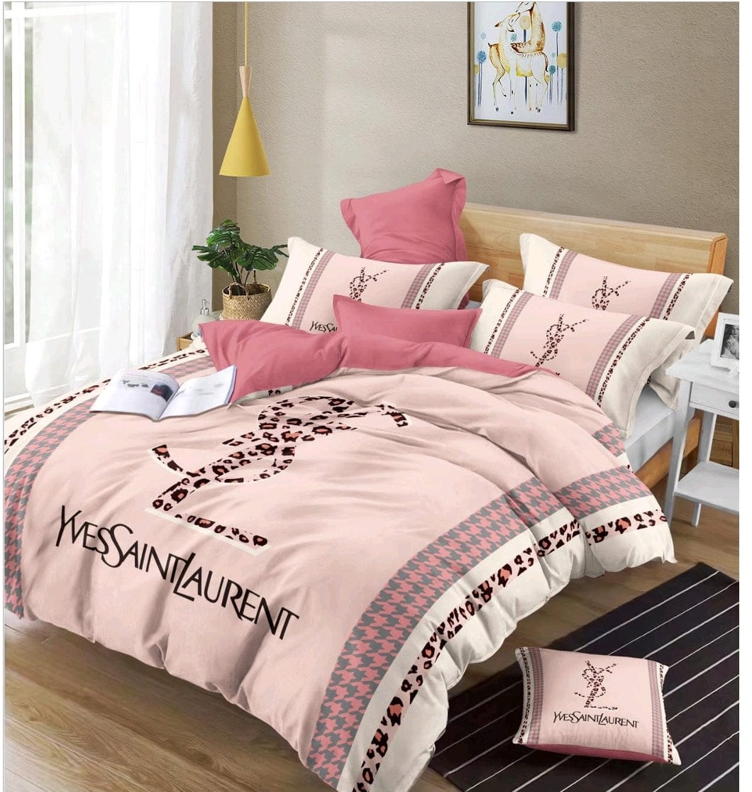 New Winter Quilt with Matching Velveteen Bedsheet and 2 Pillow Covers