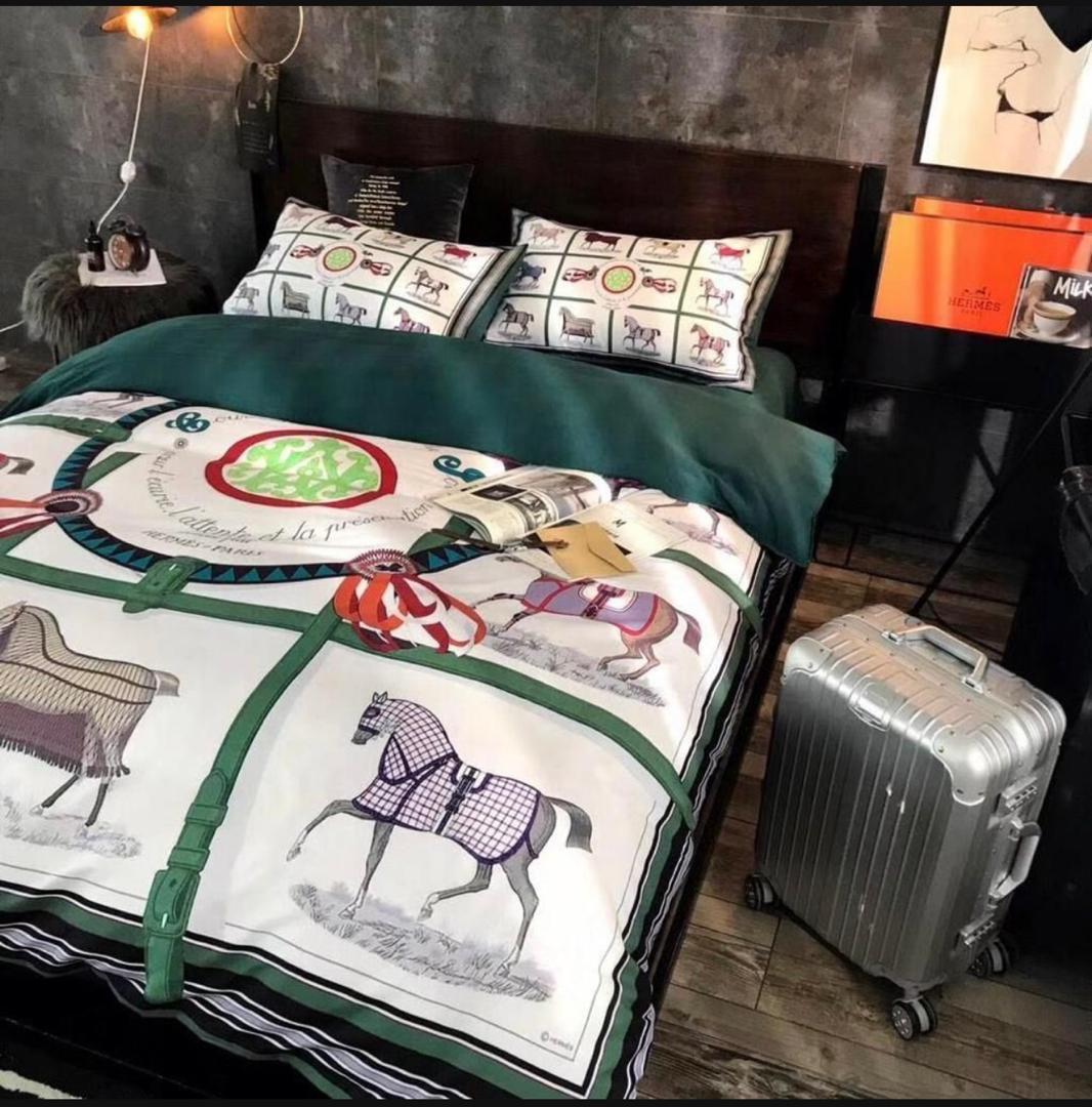 New 100% Comfortable 220 TC King Size Double Bedsheet Digital Print - 275 X 275 CM with 2 Pillow Covers - 3 Pcs Set