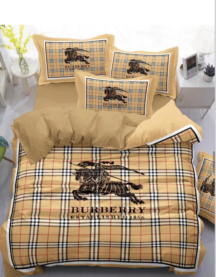 New 4 PCS Comforter With Matching King Size Double Bedsheet - 275 X 275 CM with 2 Pillow Covers