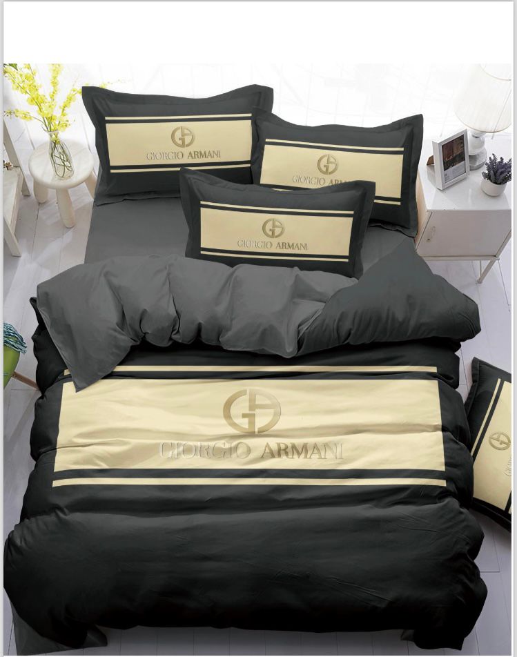 New 4 PCS Comforter With Matching King Size Double Bedsheet - 275 X 275 CM with 2 Pillow Covers