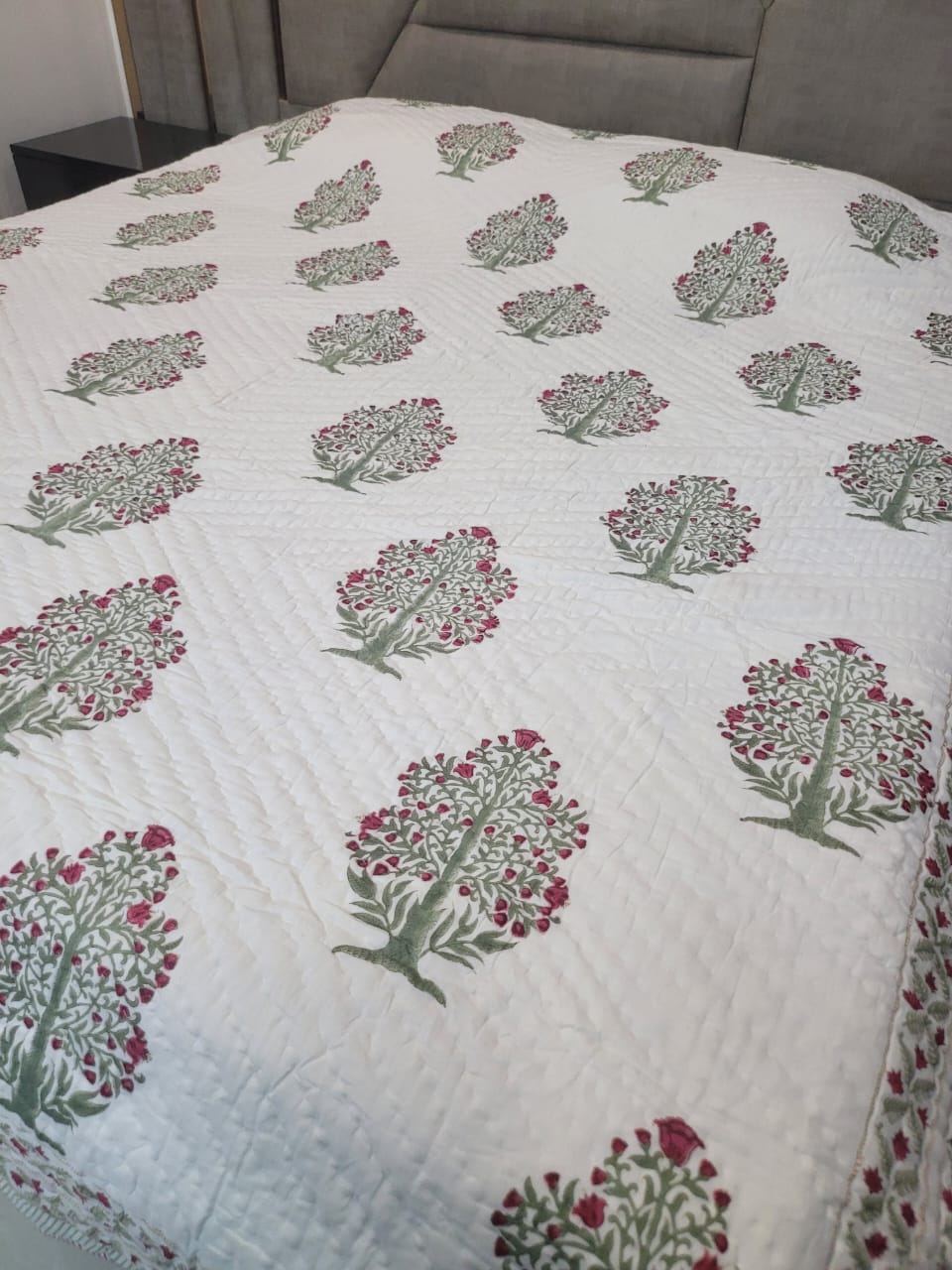 Quilt Bedspread/Coverlet/Bed Cover (King Size: 90x108 Inch)